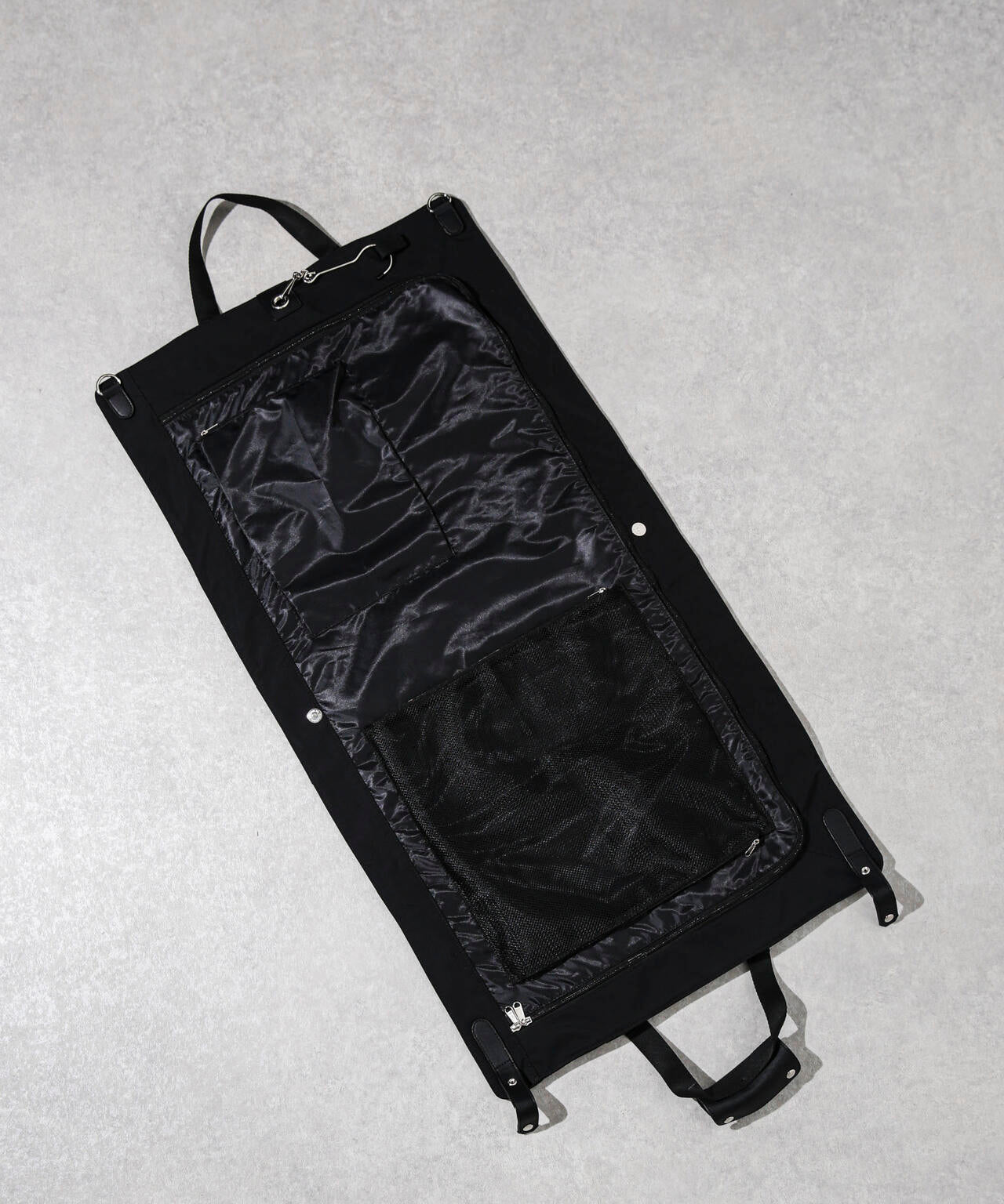ESSENTIAL LINE」ガーメントドラムバッグ