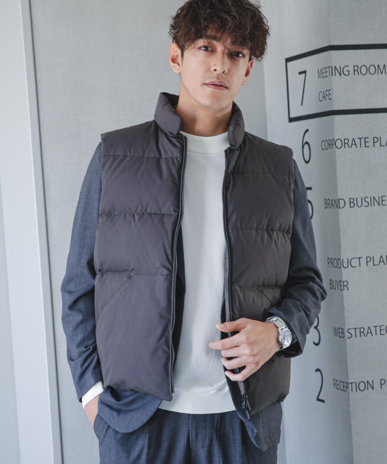 「西川ダウン(R)」スタンドネックダウンベスト 6684114201