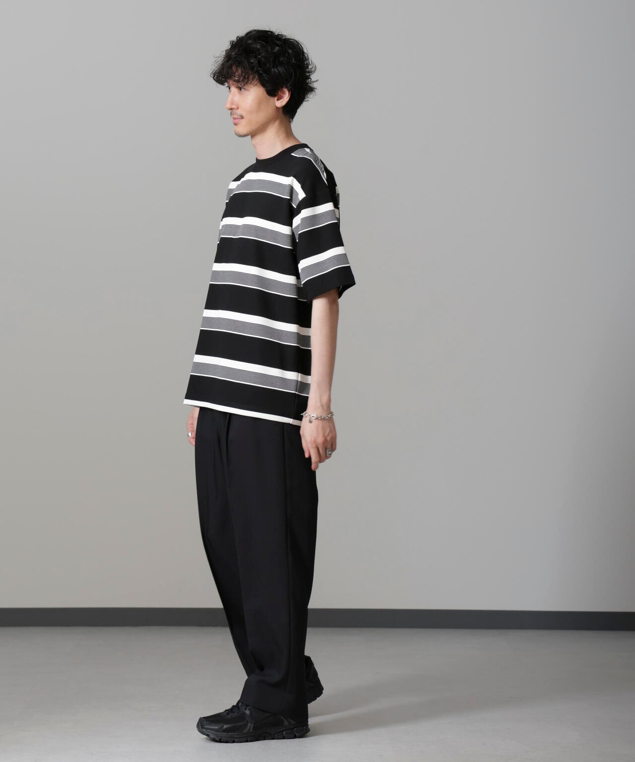 ヘルノ ロゴプレート コットン マルチボーダー クルーネック T