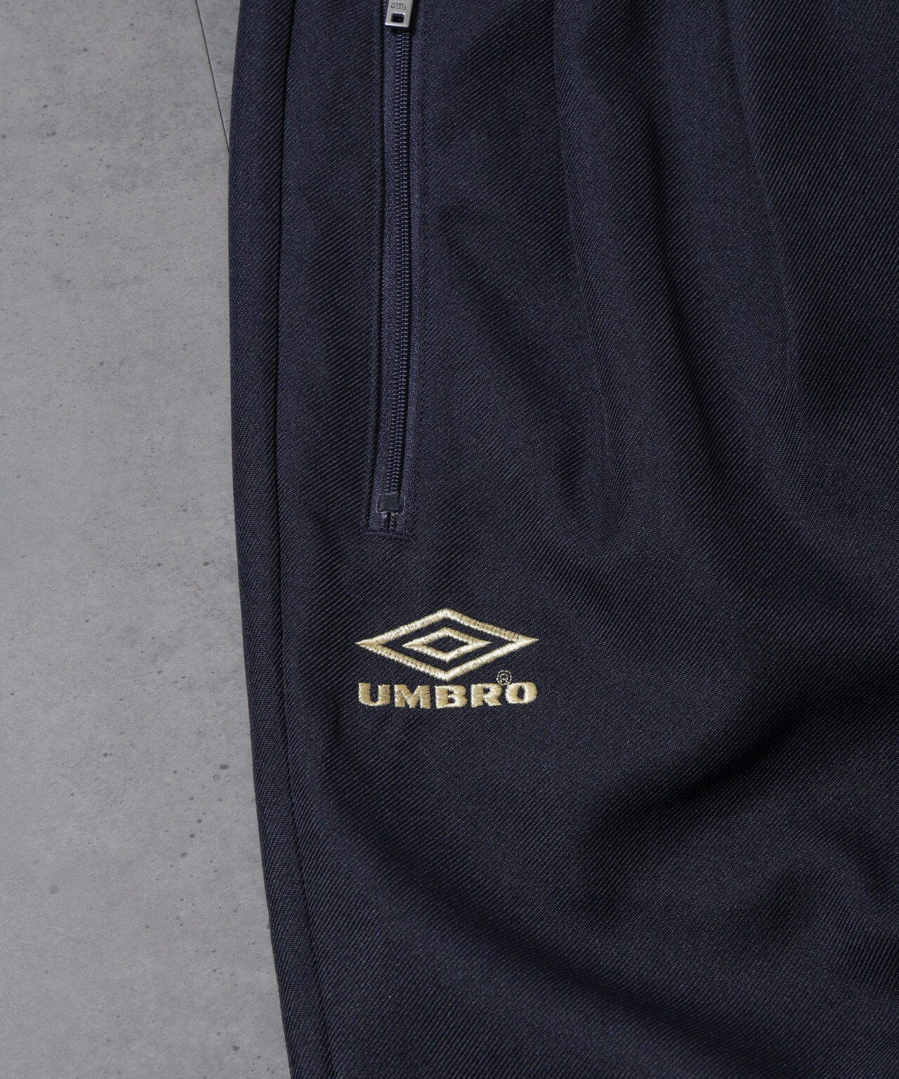 HOTEL PALACE(オテルパラス)xアンブロ シャイニーツイルイージー2タックスラックス 6684227205