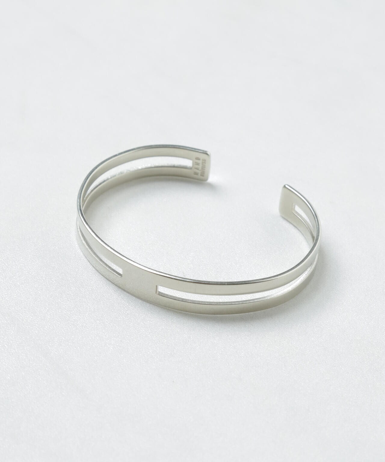 「NU jewelry」ジャーマンシルバースルーバングル 6684248203