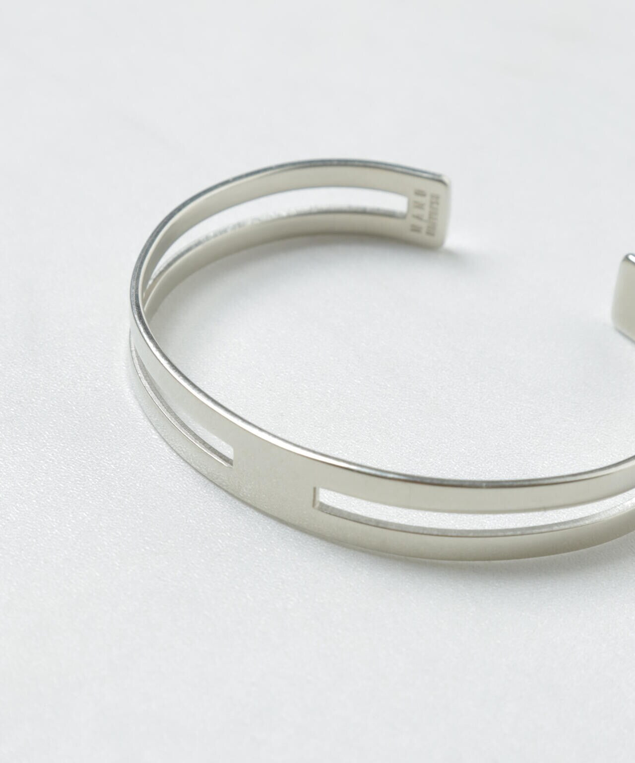 「NU jewelry」ジャーマンシルバースルーバングル 6684248203