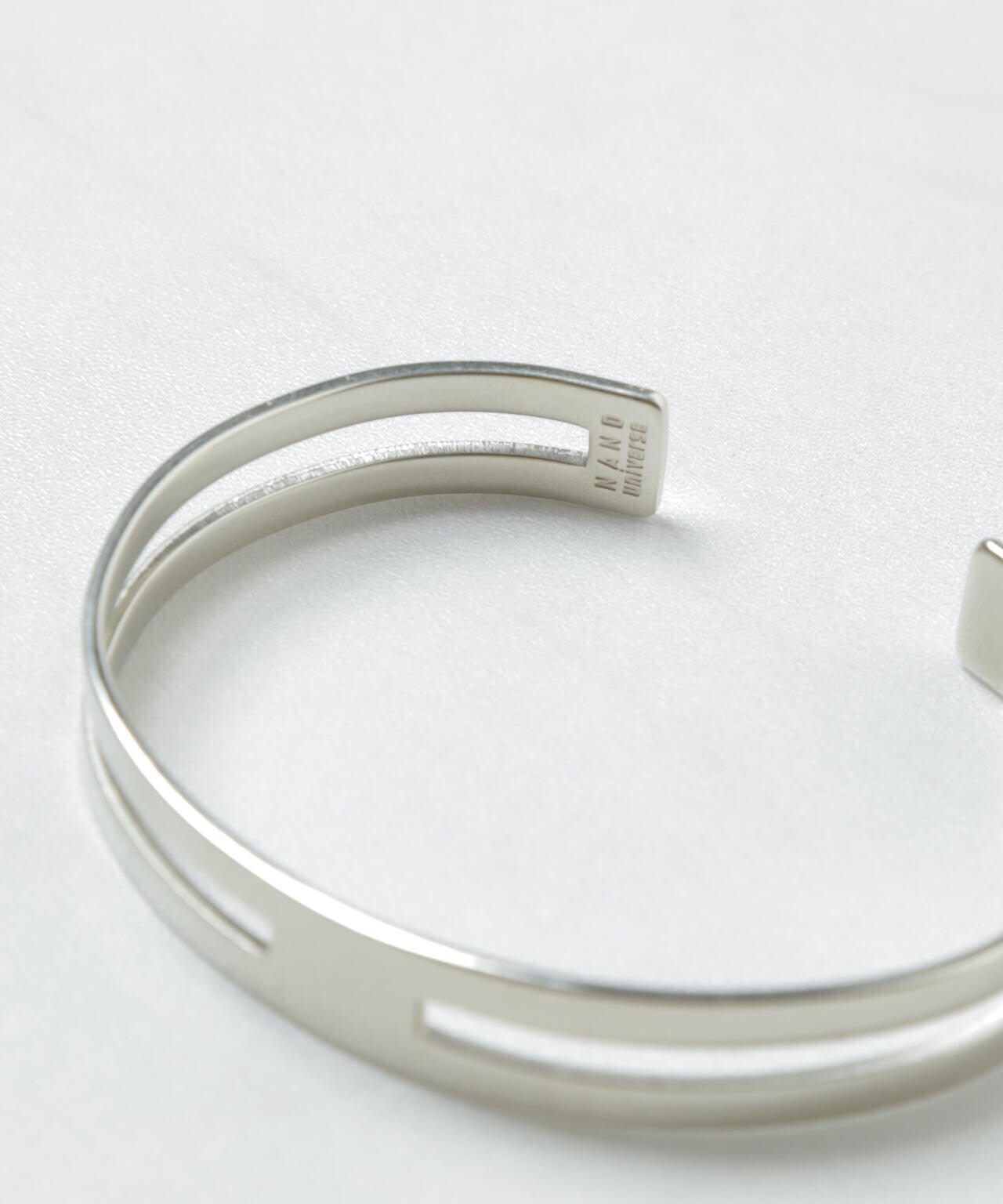 「NU jewelry」ジャーマンシルバースルーバングル 6684248203