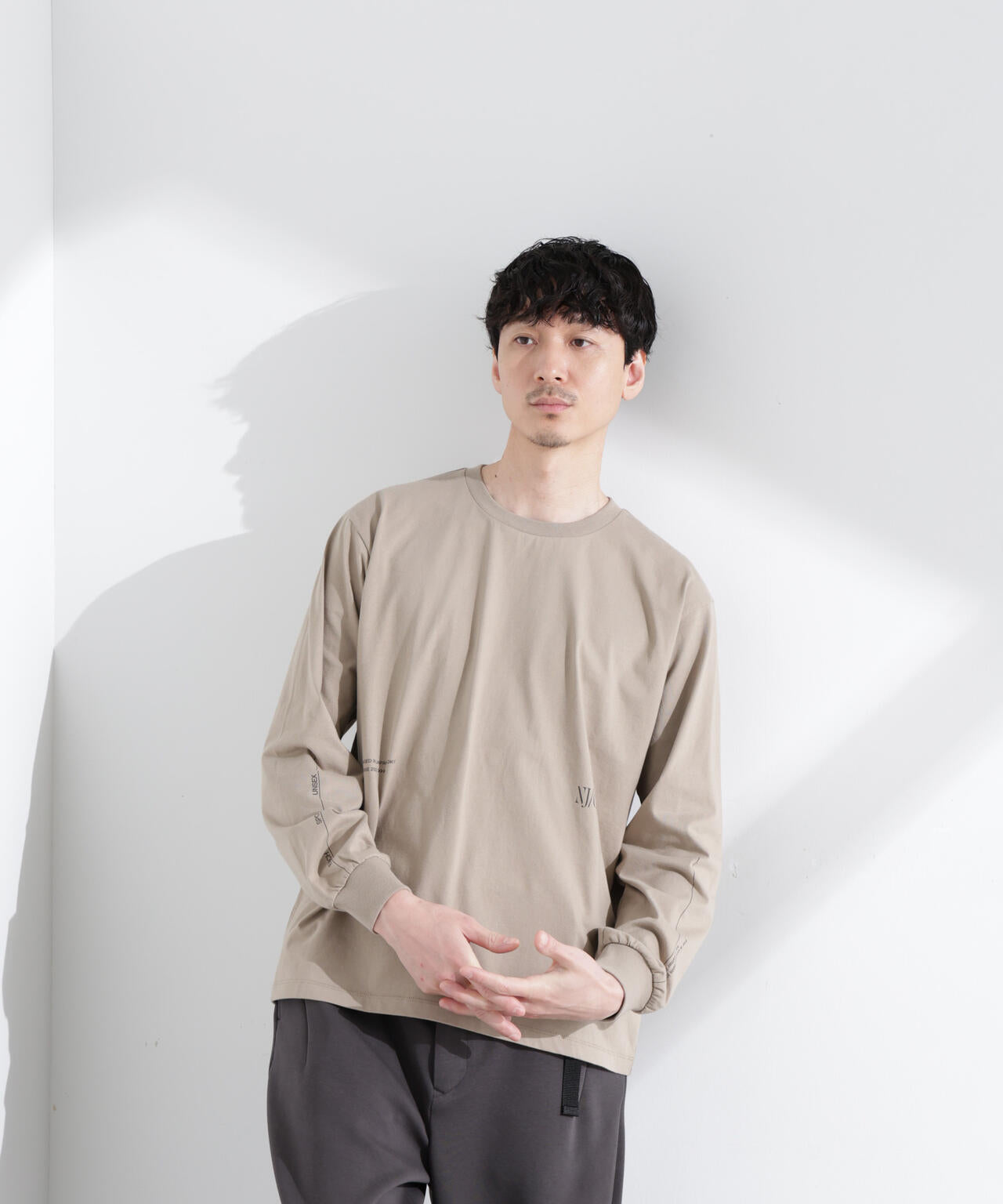 NJ/CLUB｣ ロゴ プリント ロングスリーブ Tシャツ