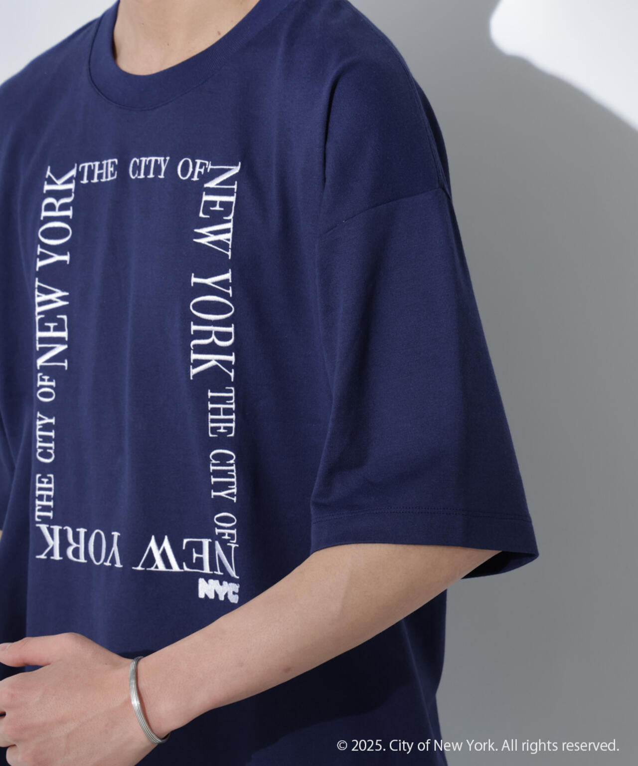 Anti Soaked(R)×NYC スクエア刺繍 汗染み防止Tシャツ Anti Soaked(R) × NYC スクエア刺繍 汗染み防止 Tシャツ