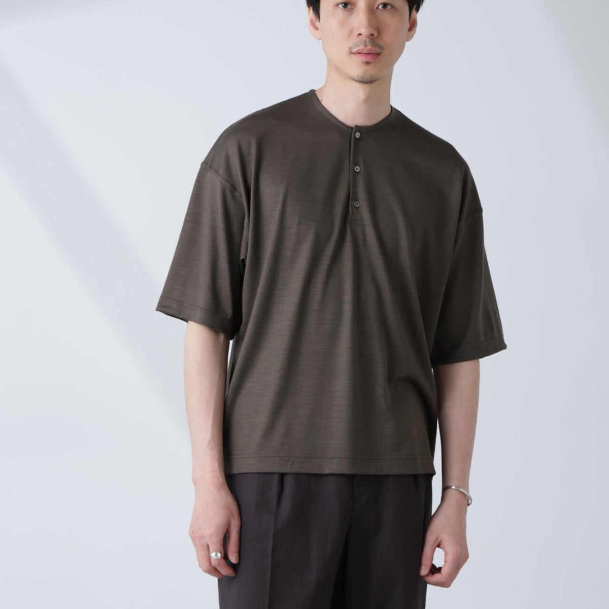 ALL-DAYS COMFORT 100% WOOL」 ヘンリーネック TEE