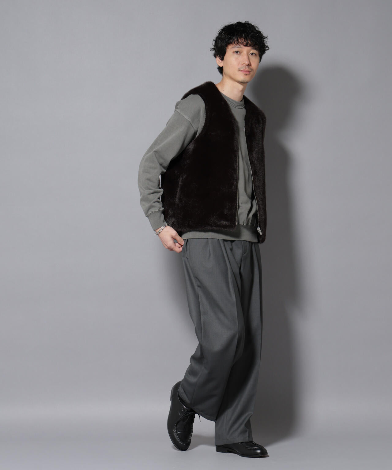 ｢西川ダウン(R)｣ FUSIONSYSTEMフェイクファーベスト 6685214208