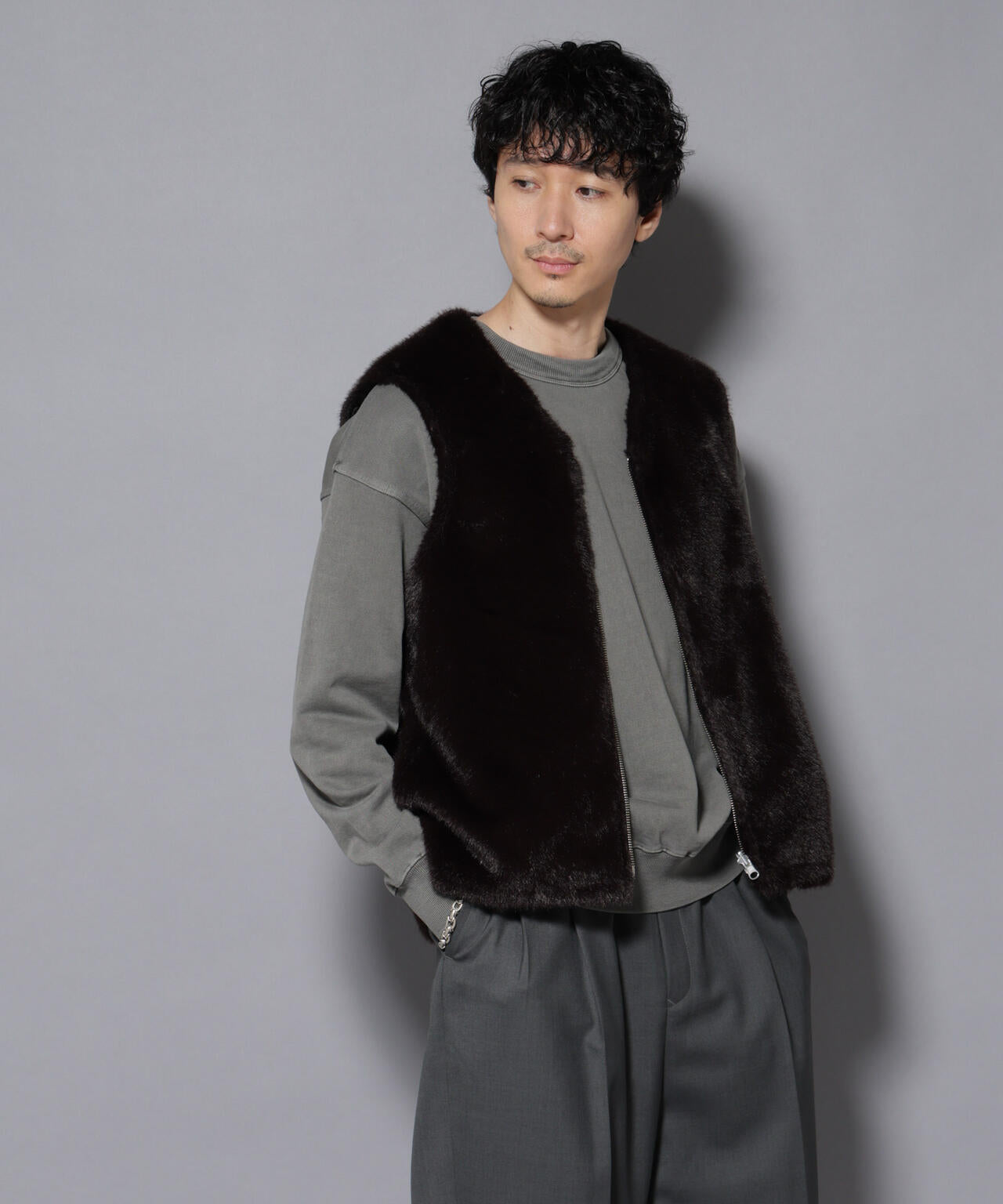 ｢西川ダウン(R)｣ FUSIONSYSTEMフェイクファーベスト 6685214208