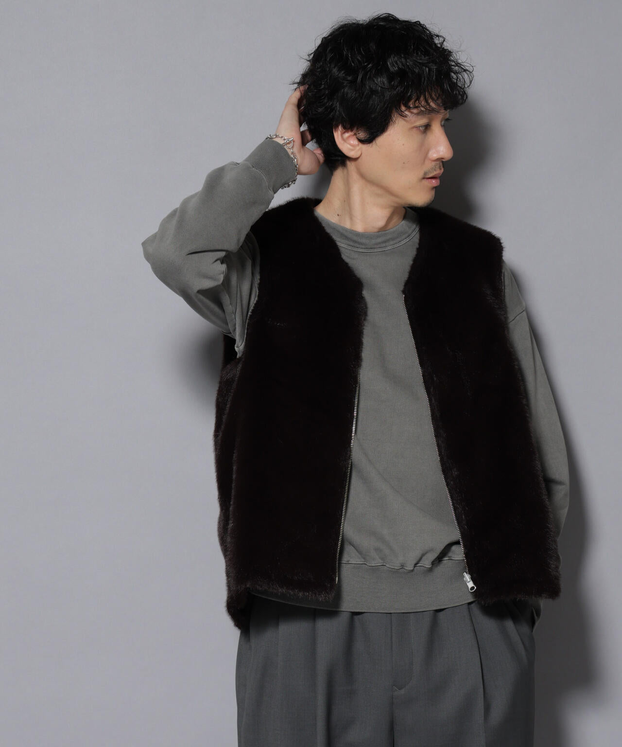 ｢西川ダウン(R)｣ FUSIONSYSTEMフェイクファーベスト