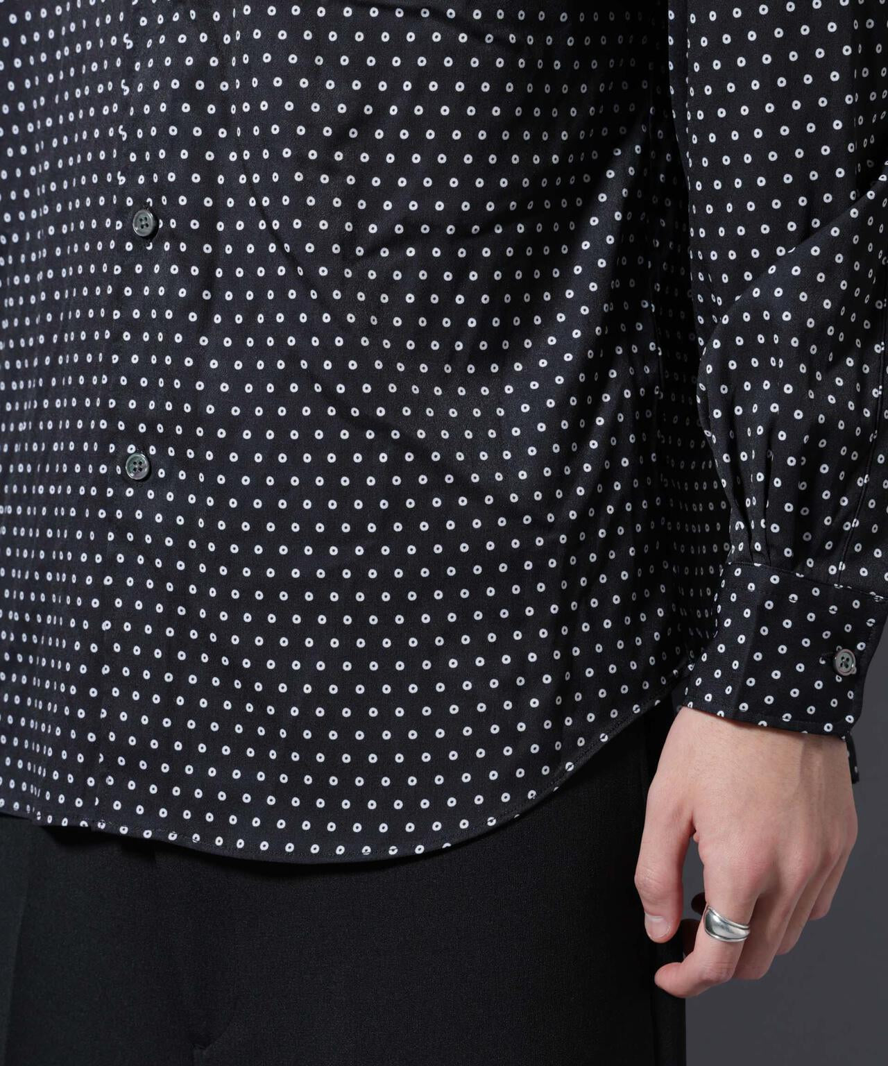 「EDITORIAL PRINT」シルキータッチシャツ 6685220215