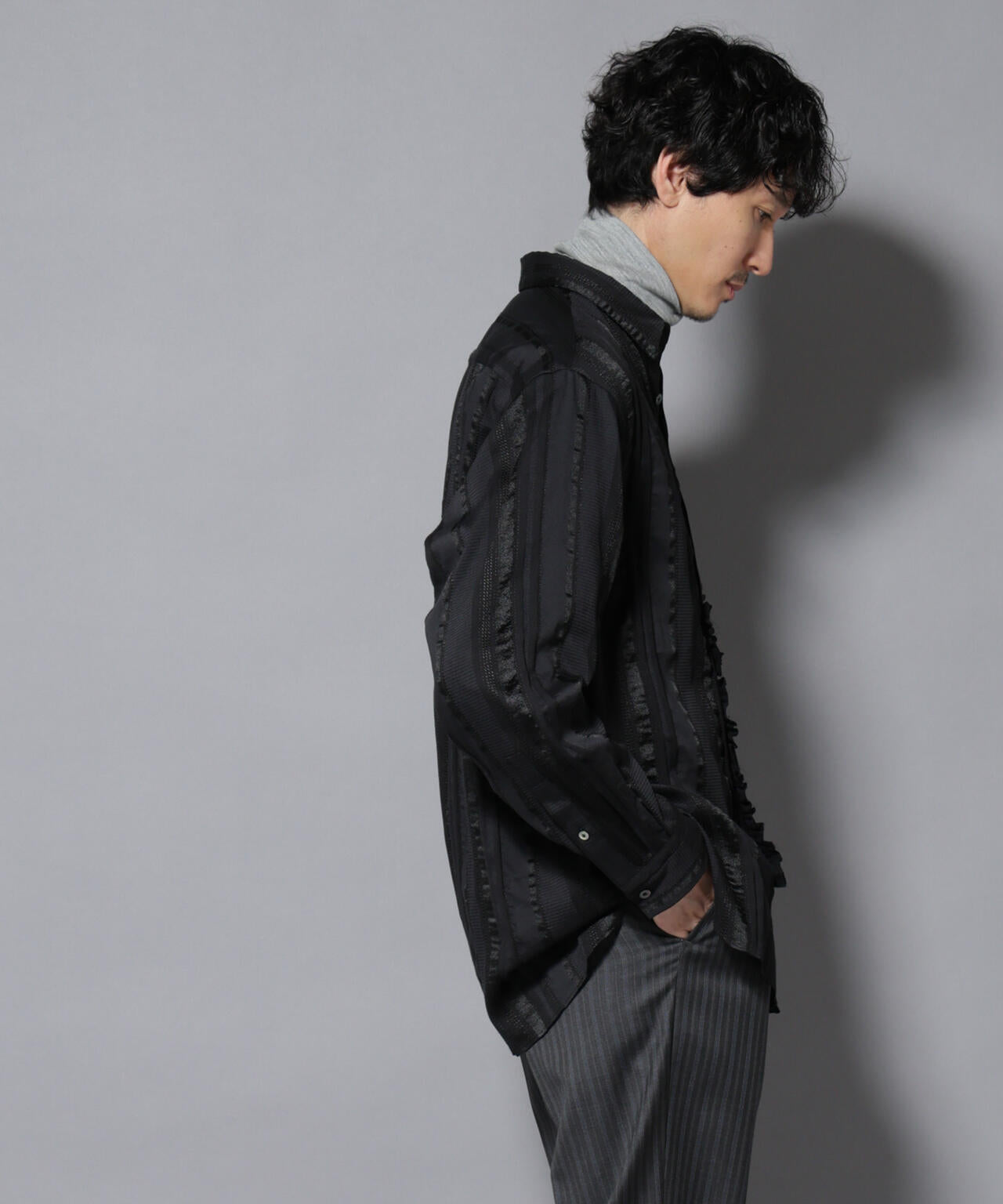 「ASSEMBLANC」タクタイルクロスフリルシャツ 6685220224