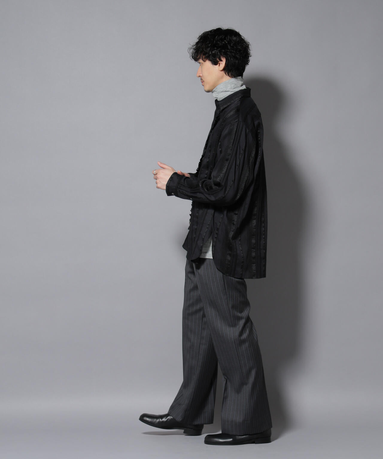 「ASSEMBLANC」タクタイルクロスフリルシャツ 6685220224