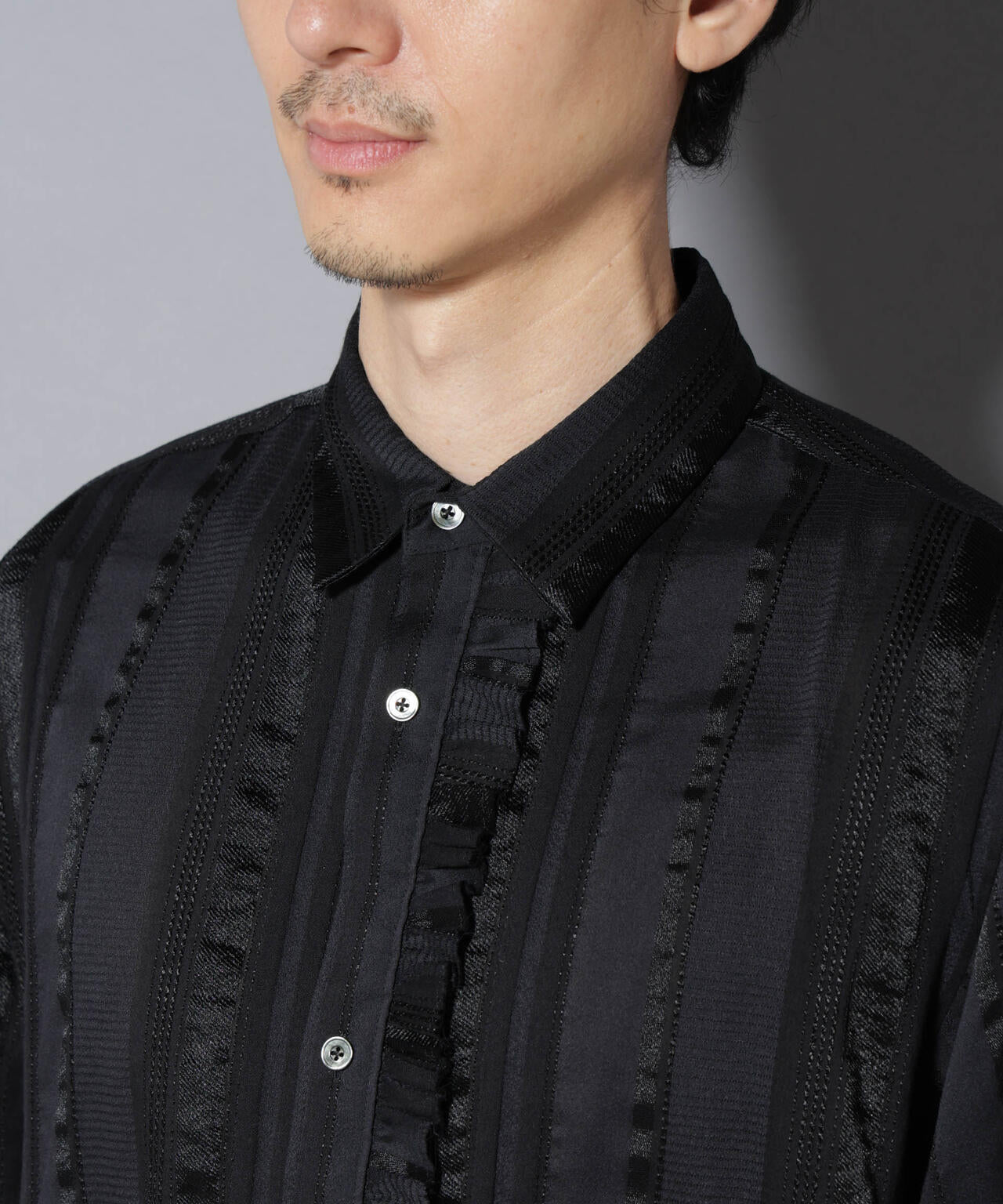 「ASSEMBLANC」タクタイルクロスフリルシャツ 6685220224