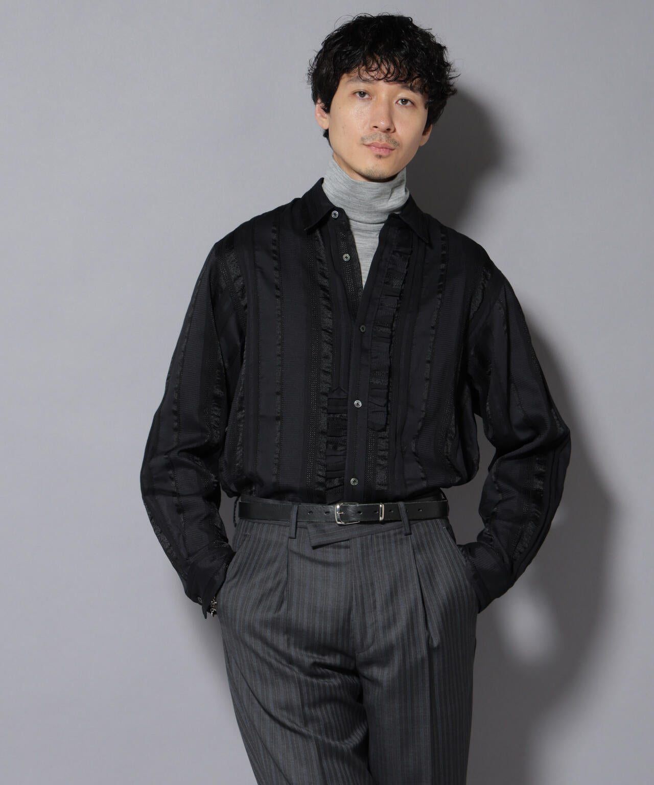 ASSEMBLANC」タクタイルクロスフリルシャツ