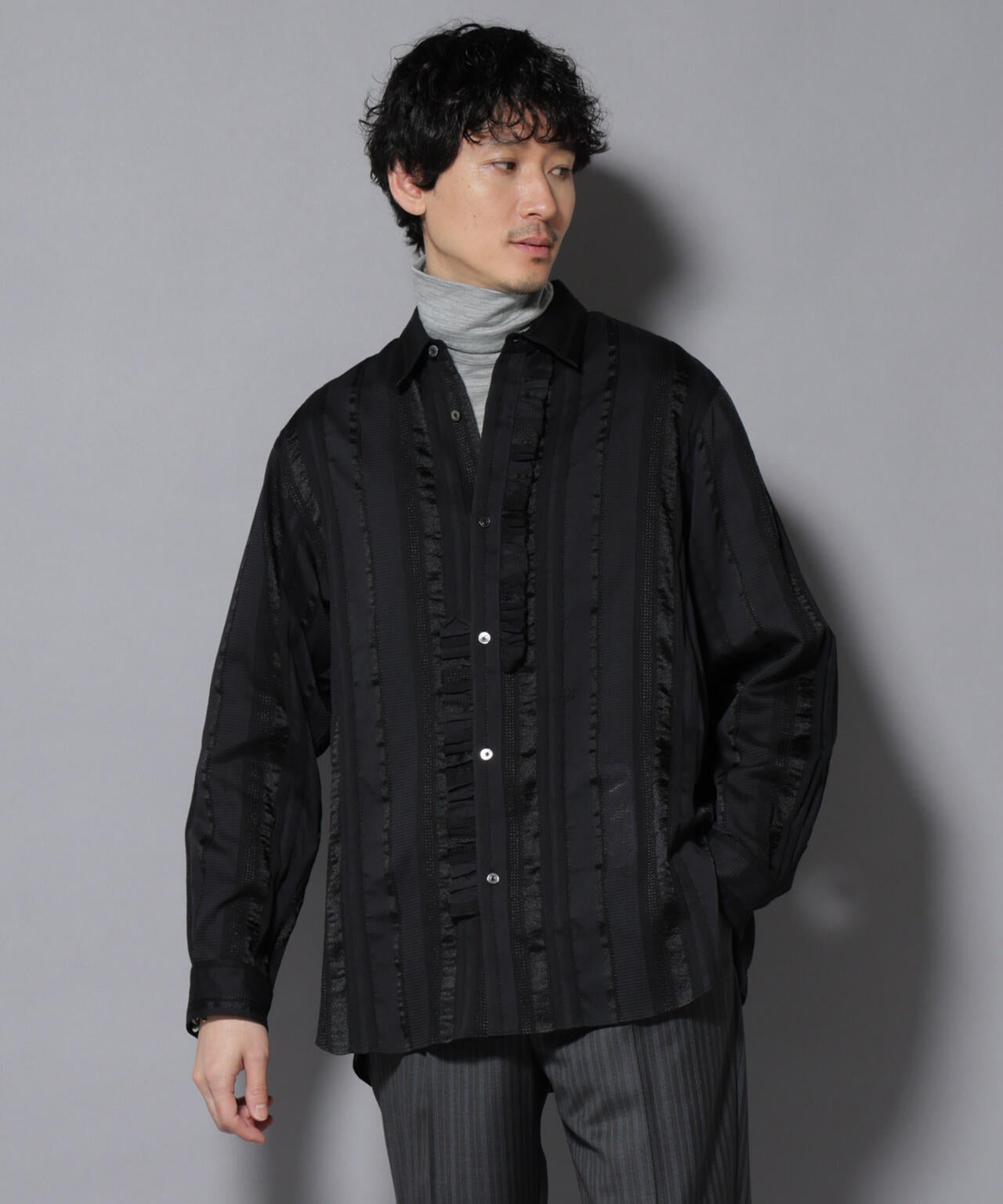 「ASSEMBLANC」タクタイルクロスフリルシャツ