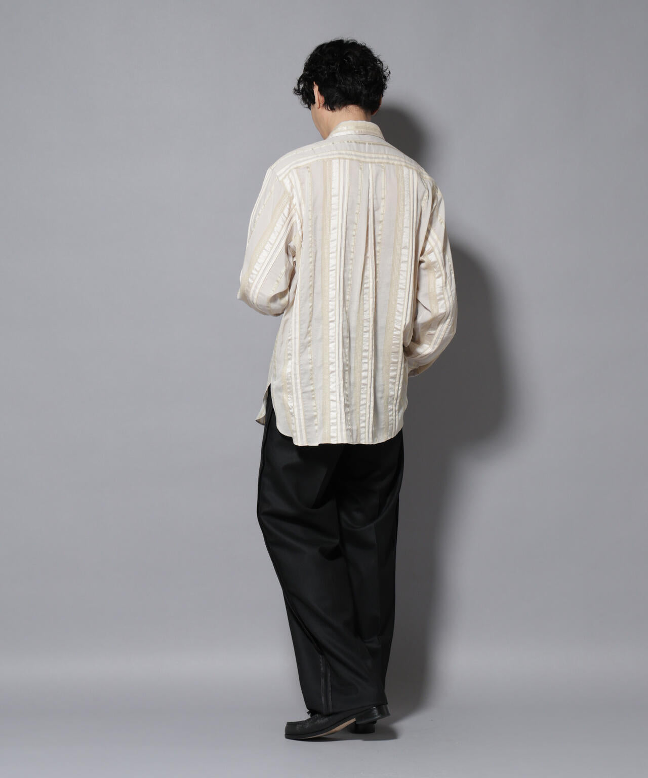 「ASSEMBLANC」タクタイルクロスフリルシャツ 6685220224