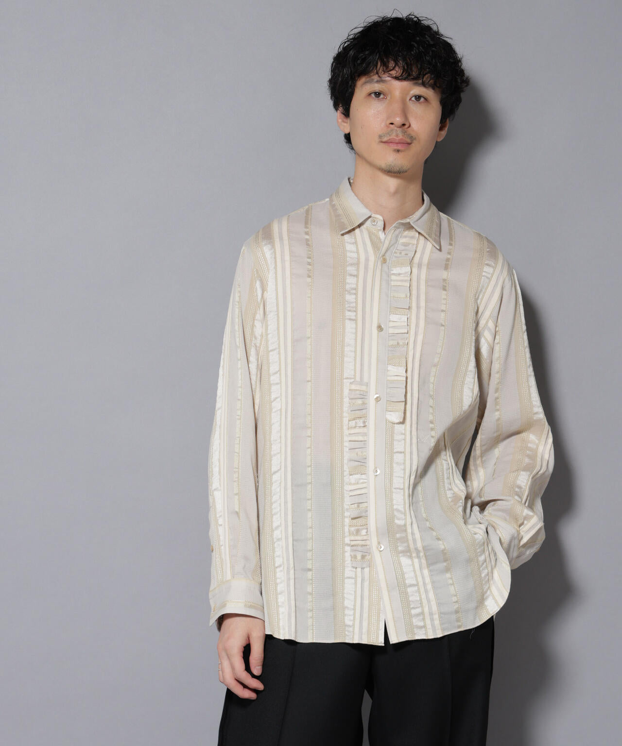 ASSEMBLANC」タクタイルクロスフリルシャツ