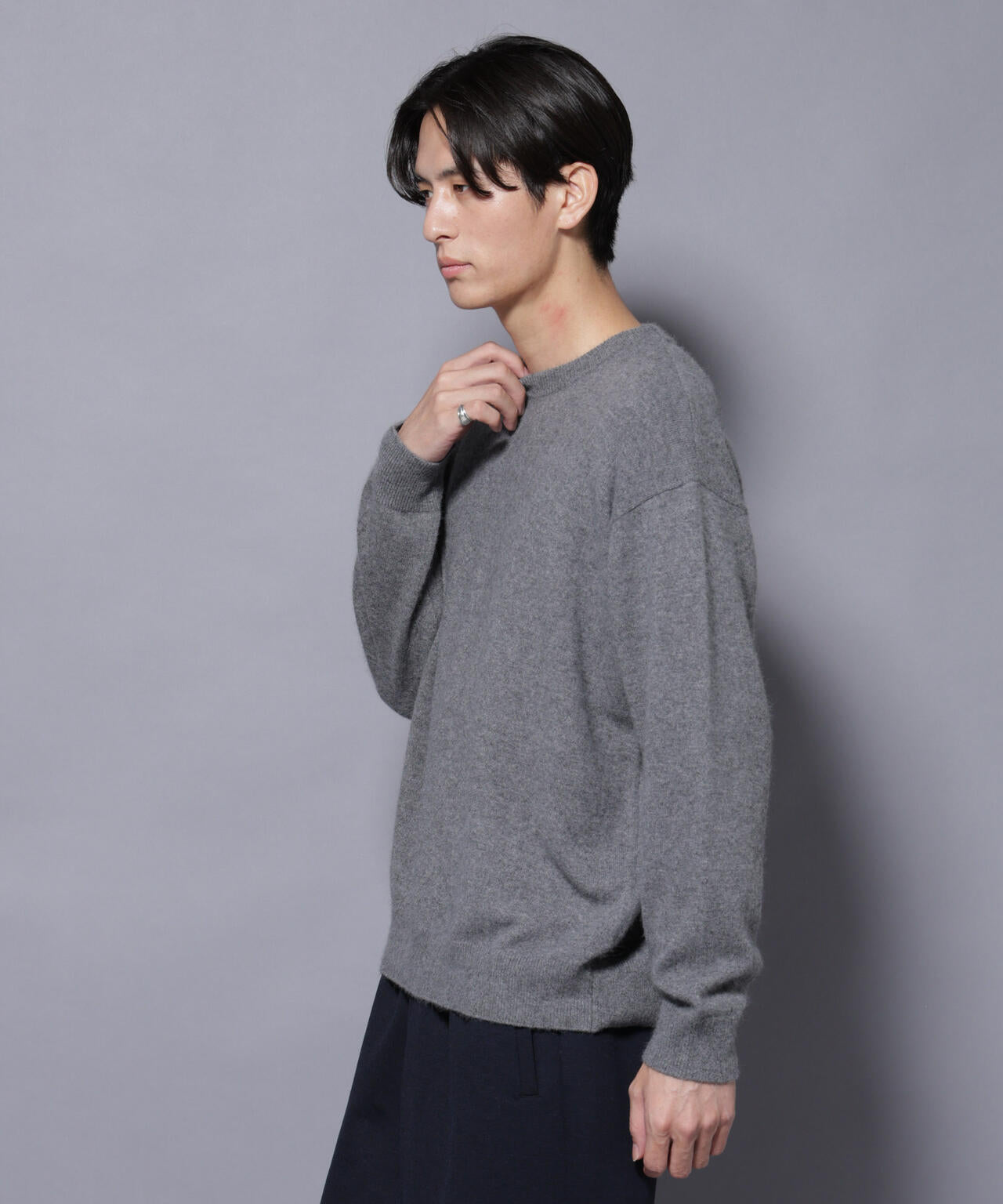 アンゴラ混ライトクルーネックニット