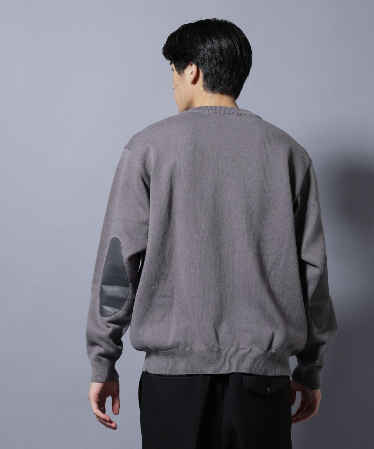 大人のスウェット」コットンスウェットライクニット エルボーパッチ