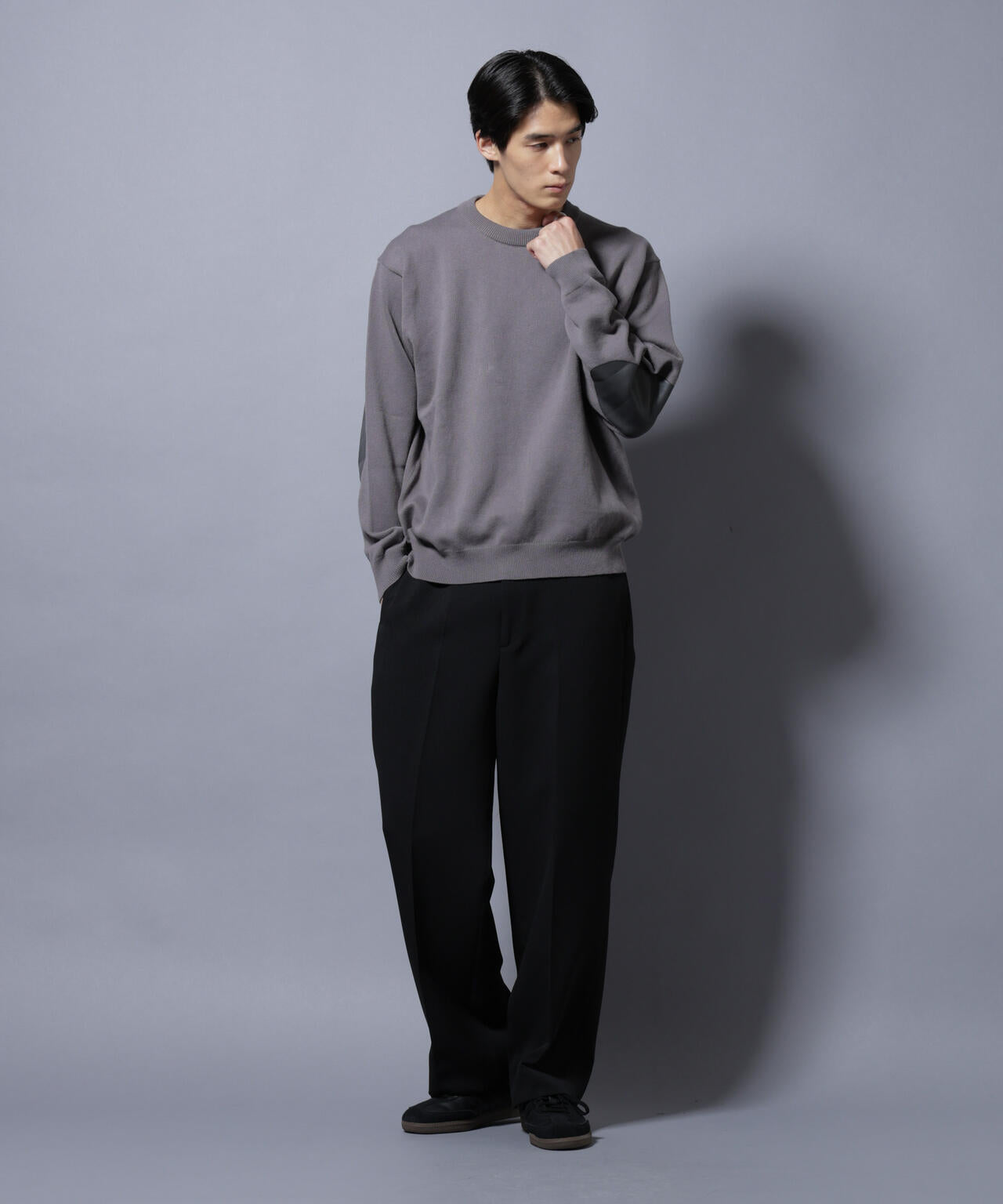 「大人のスウェット」コットンスウェットライクニット エルボーパッチクルーネック 6685222228