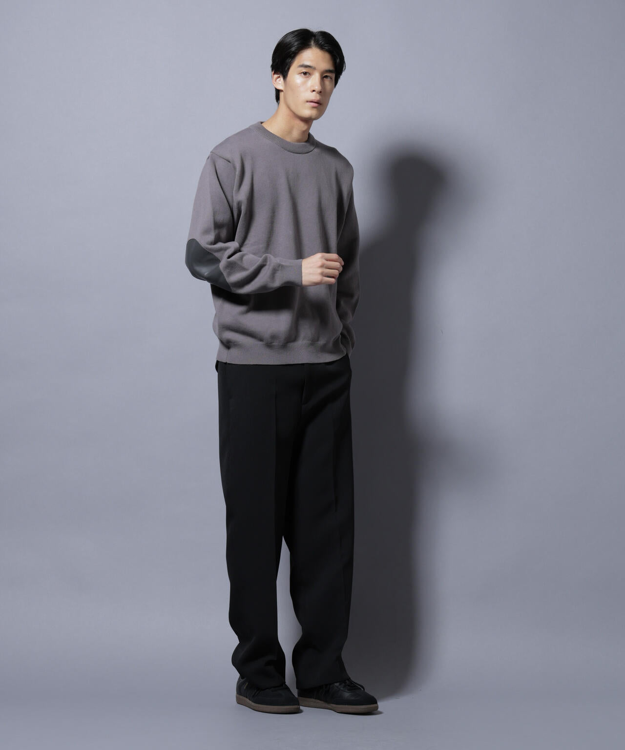 大人のスウェット」コットンスウェットライクニット エルボーパッチ