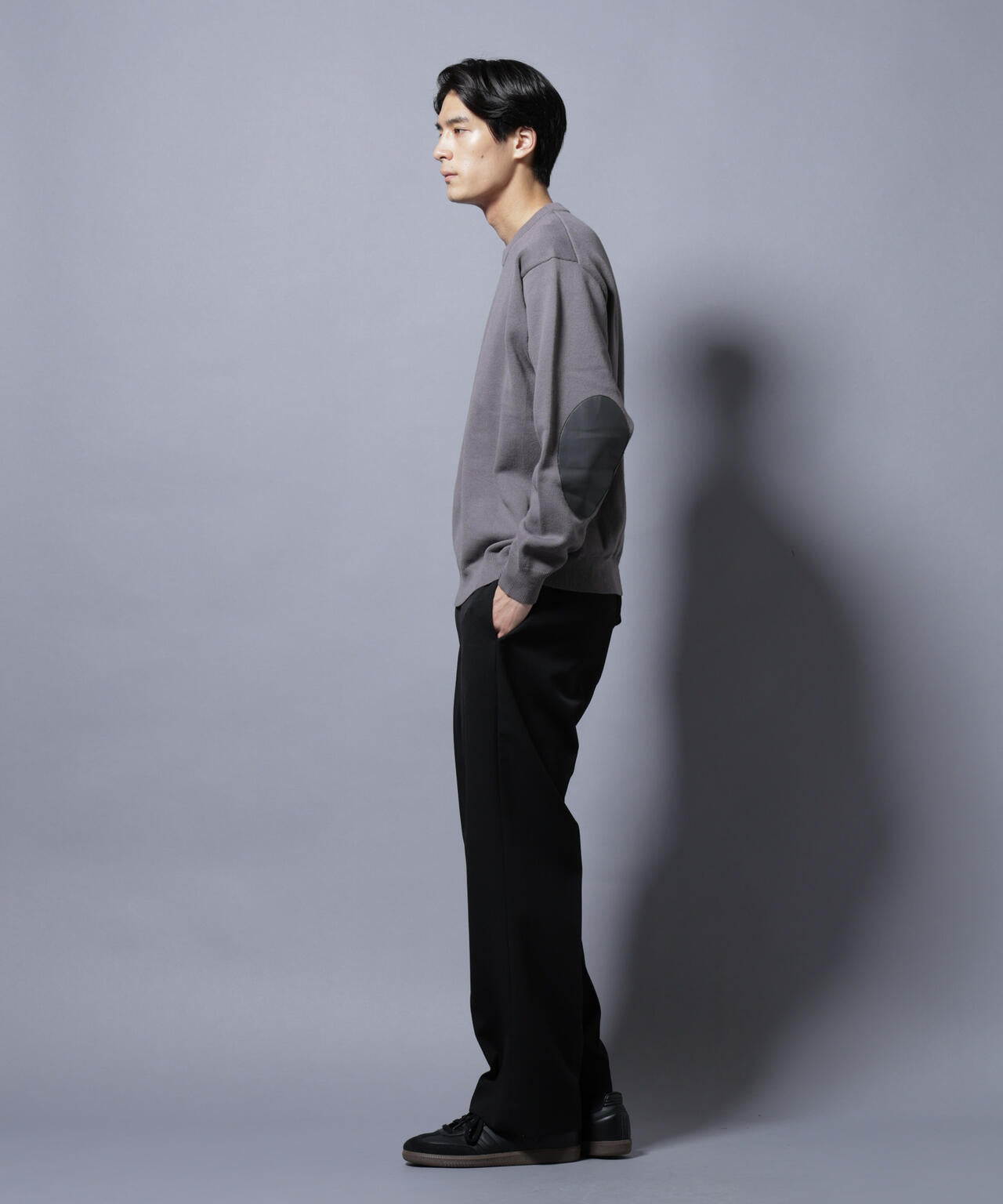 「大人のスウェット」コットンスウェットライクニット エルボーパッチクルーネック 6685222228