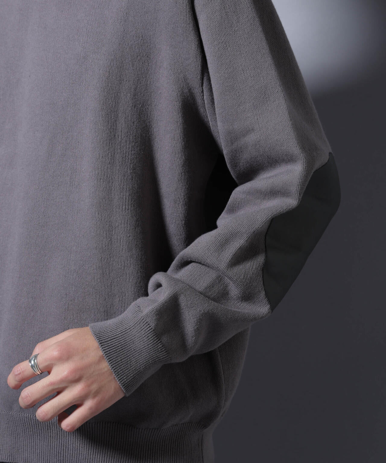 大人のスウェット」コットンスウェットライクニット エルボーパッチ