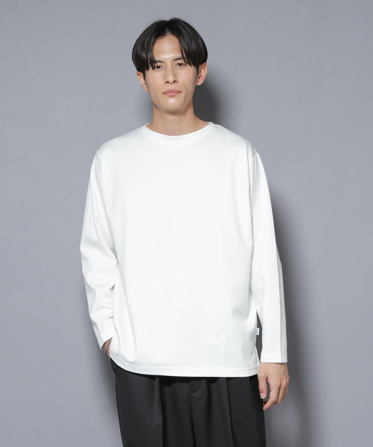 NJ/CLUB｣モクロディ ボートネック サイドスリットTシャツ