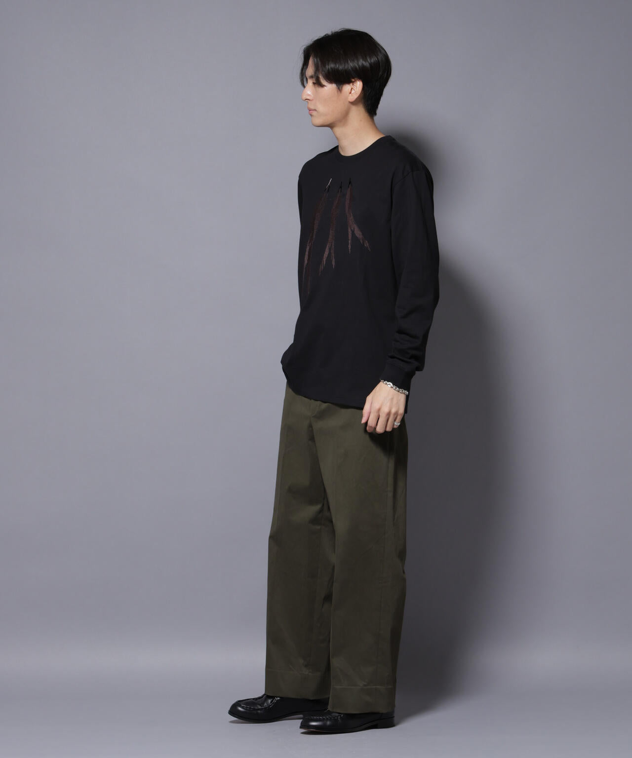 フェザー エンブロイダリー ロングスリーブTシャツ 6685223234