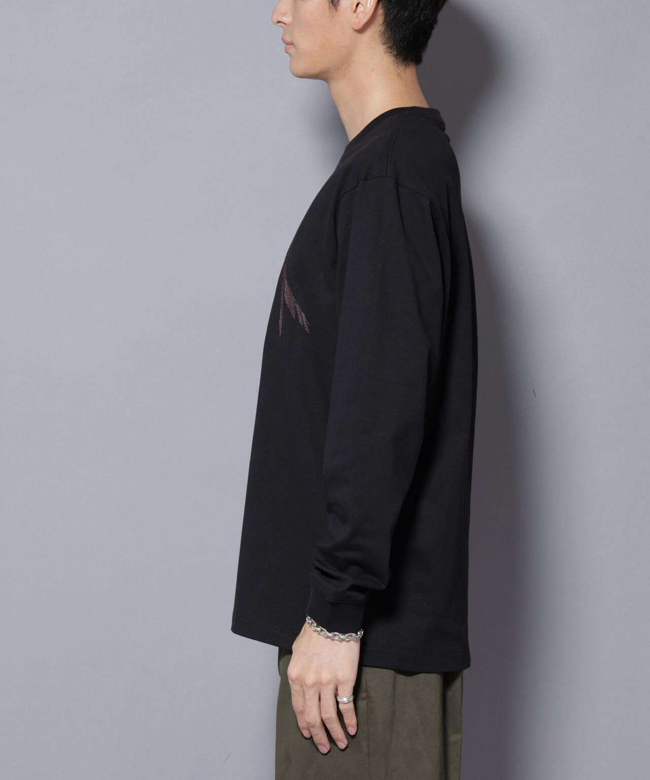 フェザー エンブロイダリー ロングスリーブTシャツ 6685223234