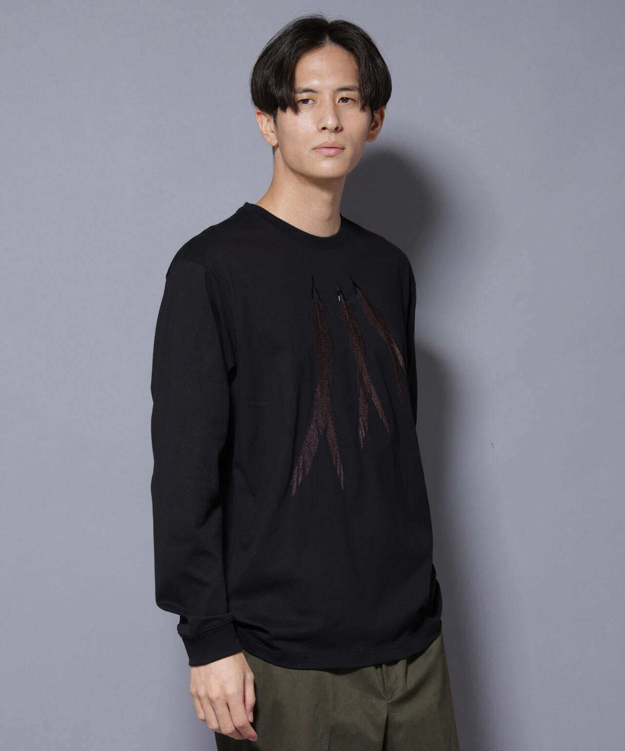 フェザー エンブロイダリー ロングスリーブTシャツ