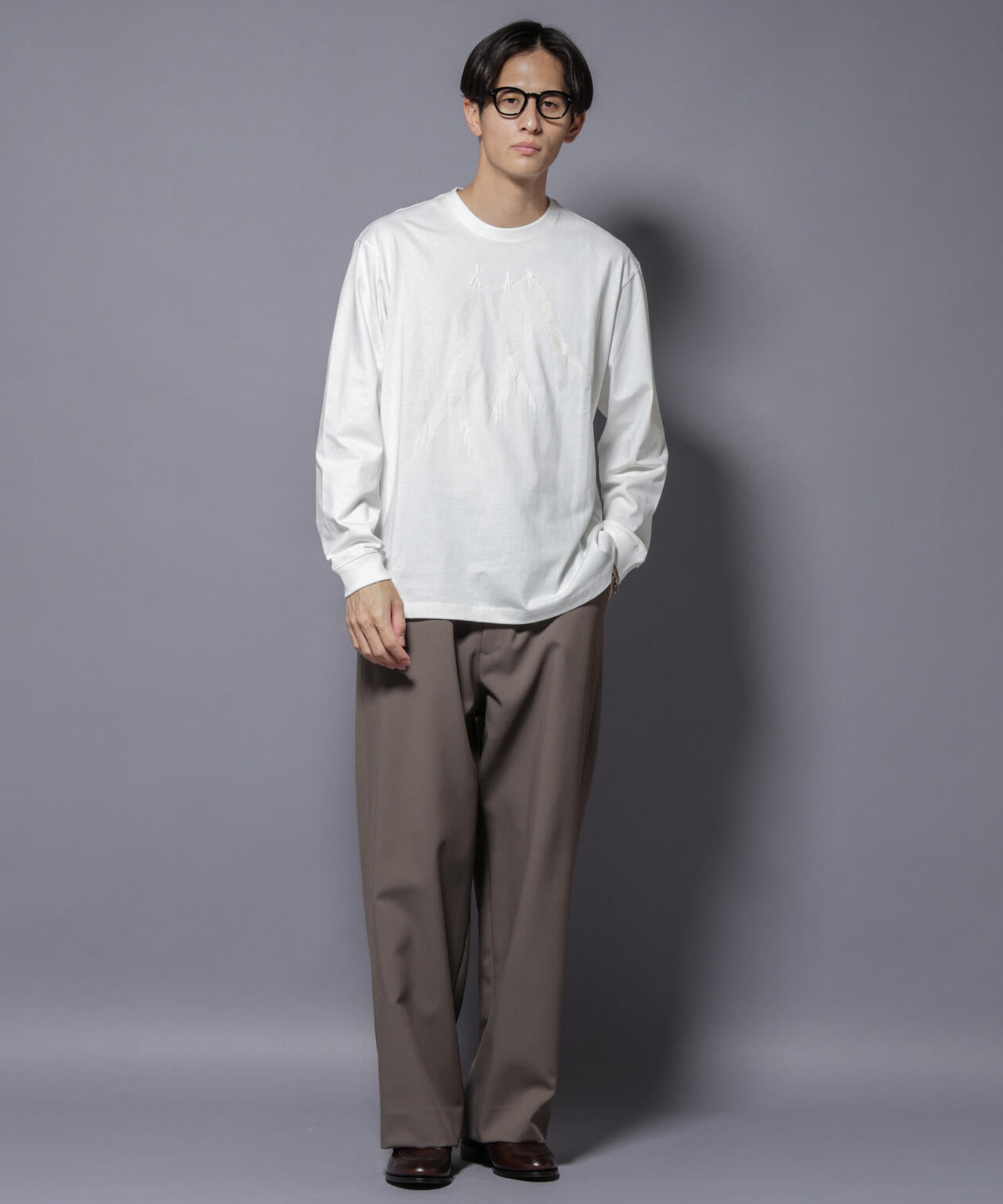 フェザー エンブロイダリー ロングスリーブTシャツ 6685223234
