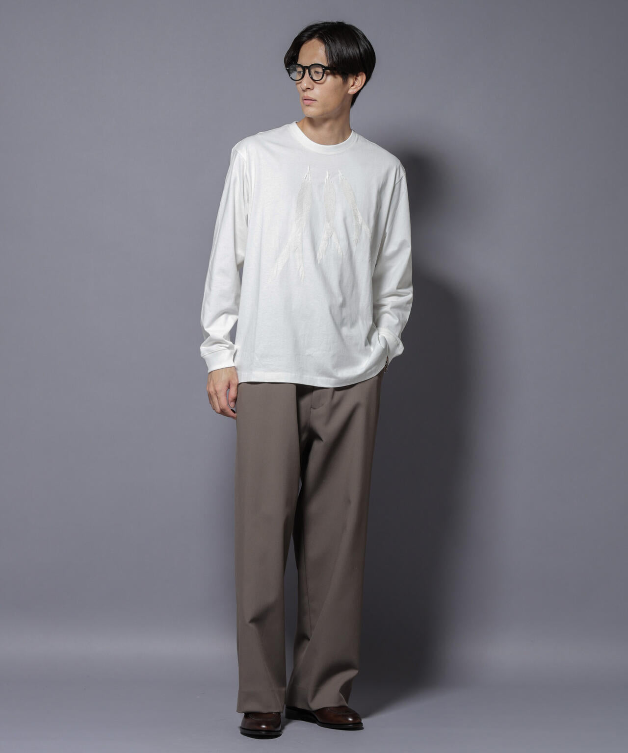 フェザー エンブロイダリー ロングスリーブTシャツ 6685223234