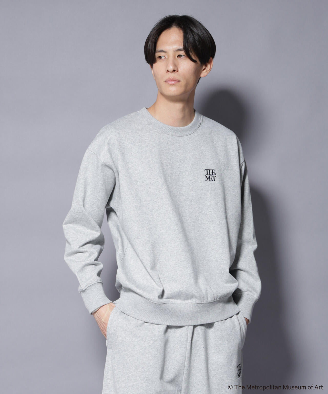 ナノユニバース（NANO universe）/「The Met」ロゴ×アーカイブロゴ刺繍スウェット(セットアップ可) The Met」ロゴ×アーカイブロゴ刺繍スウェット(セットアップ可)