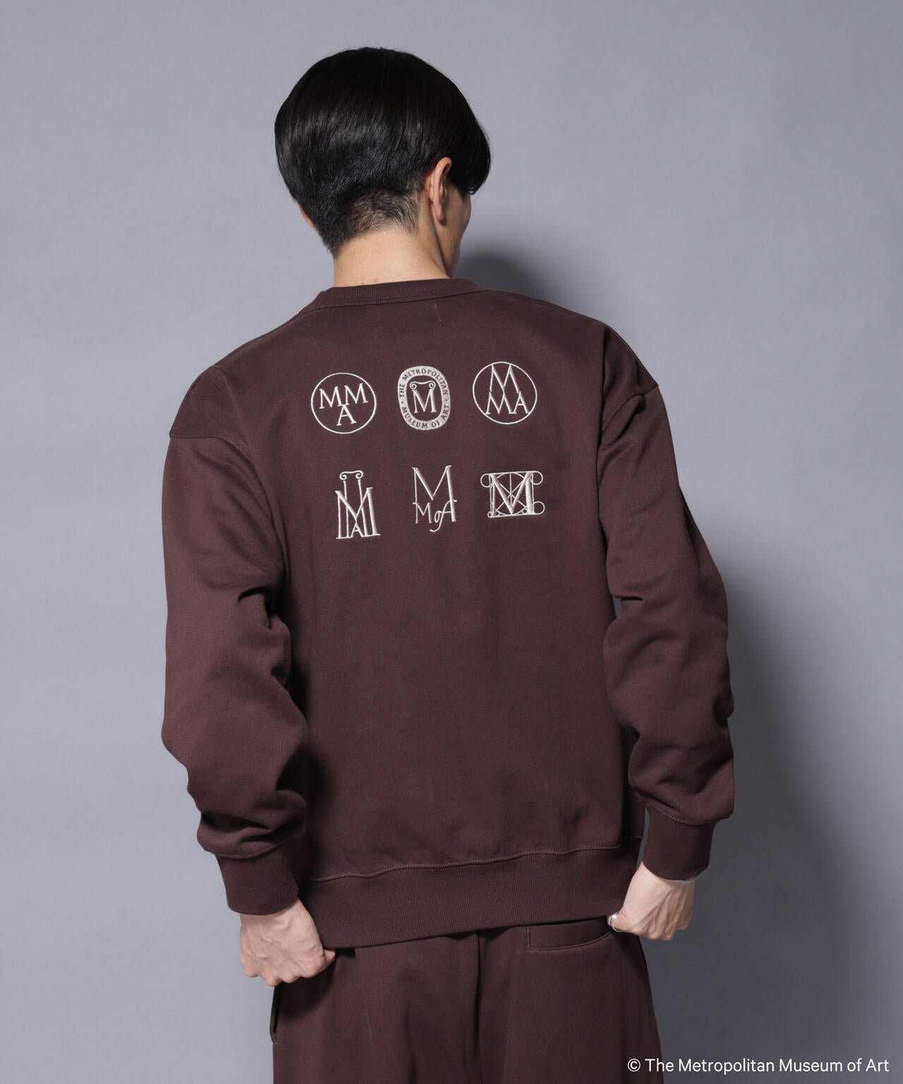 The Met」ロゴ×アーカイブロゴ刺繍スウェット(セットアップ可)