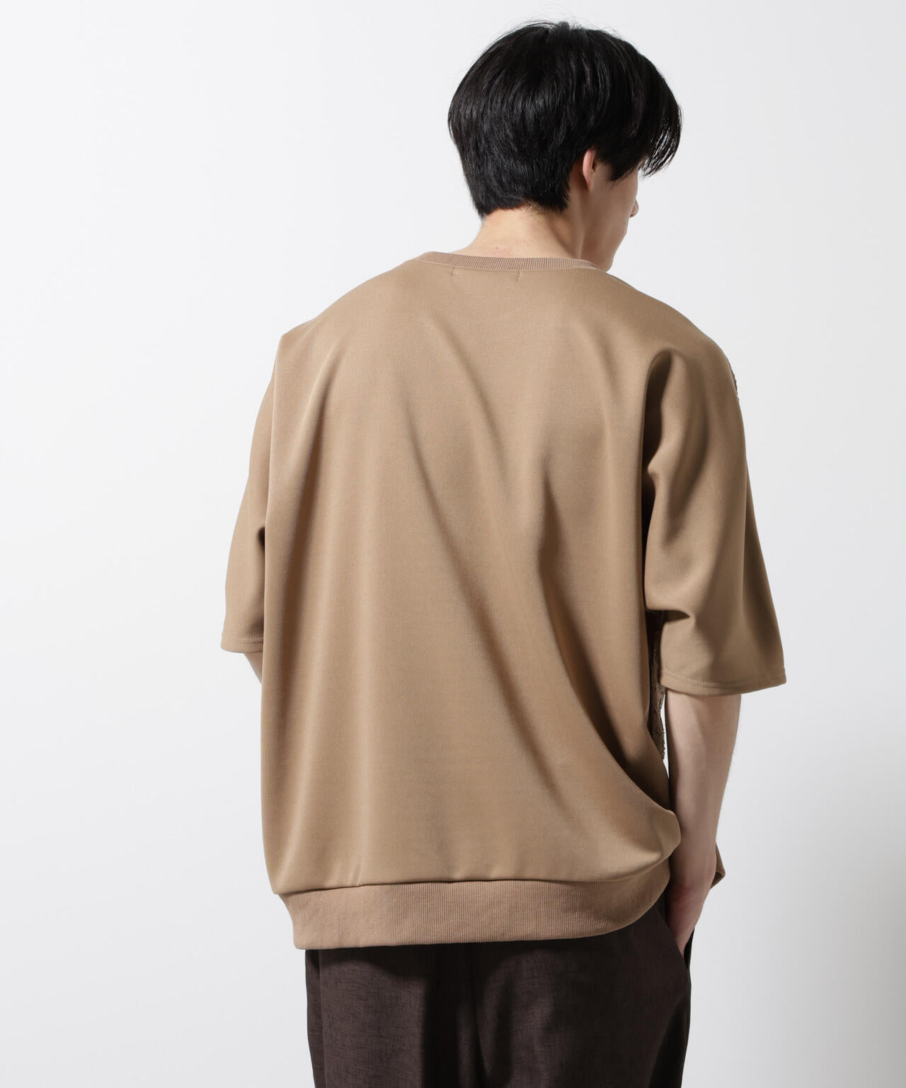 Tシャツ・カットソー nanushka FW23 'Clarice' blouse (NW23PFTP00565 KHAKI) y2kシャーリングアンバランスプリント長袖Tシャツ(3color