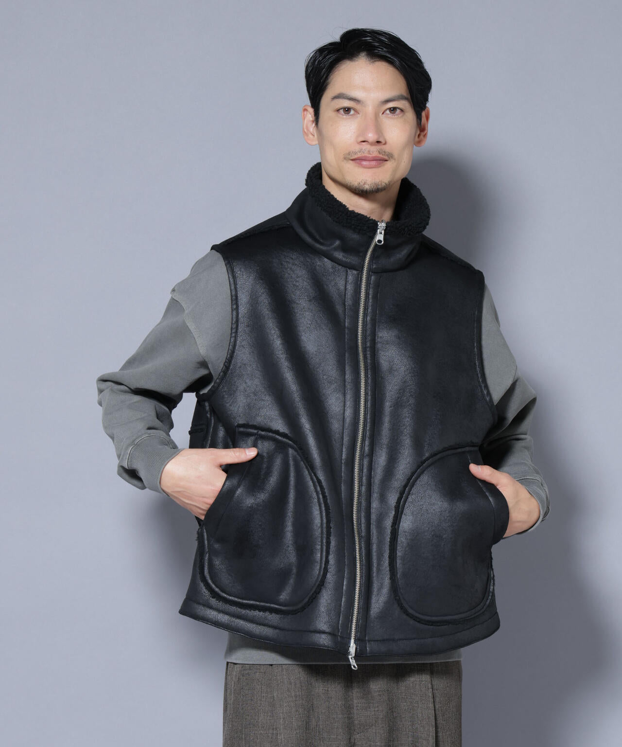 新品タグ付き　Munsing Wear リバーシブルベスト クラックフェイクムートンリバーシブルベスト