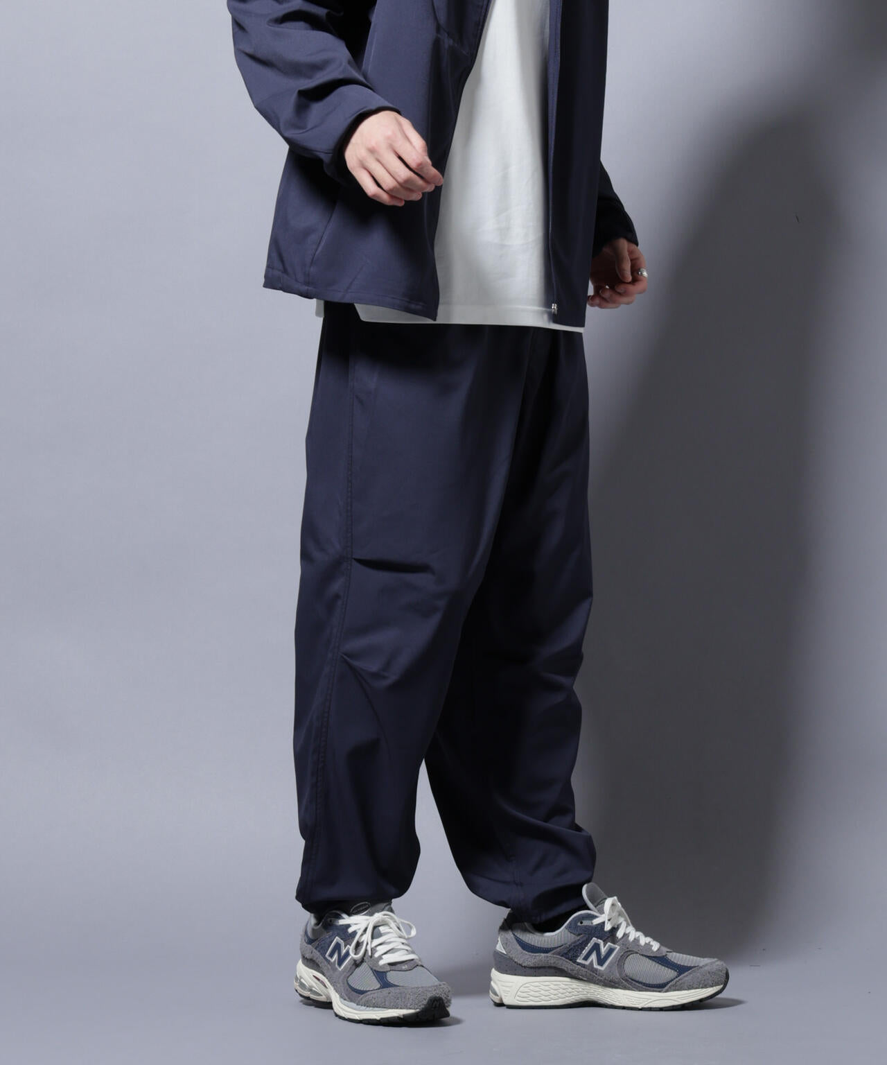 NJ/CLUB」ワンポイントロゴトラックパンツ