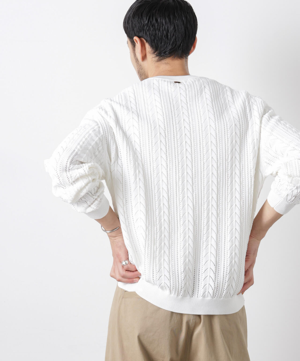 あさみ様ケーブルニットホワイト ハンドケーブルニットプルオーバー | Knit | HER. Online Store