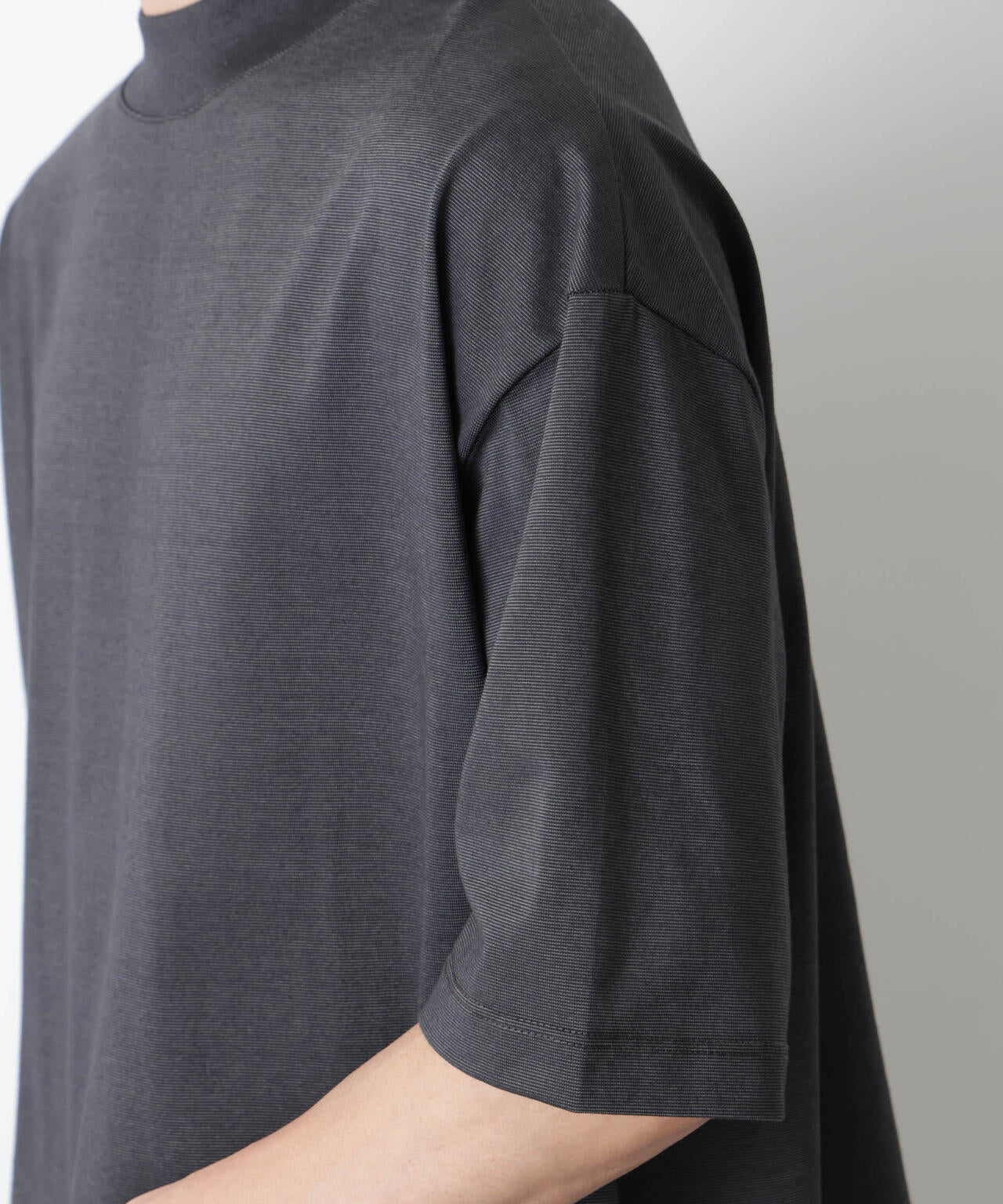 ソラーロワイドモックネックTシャツ 6686124203
