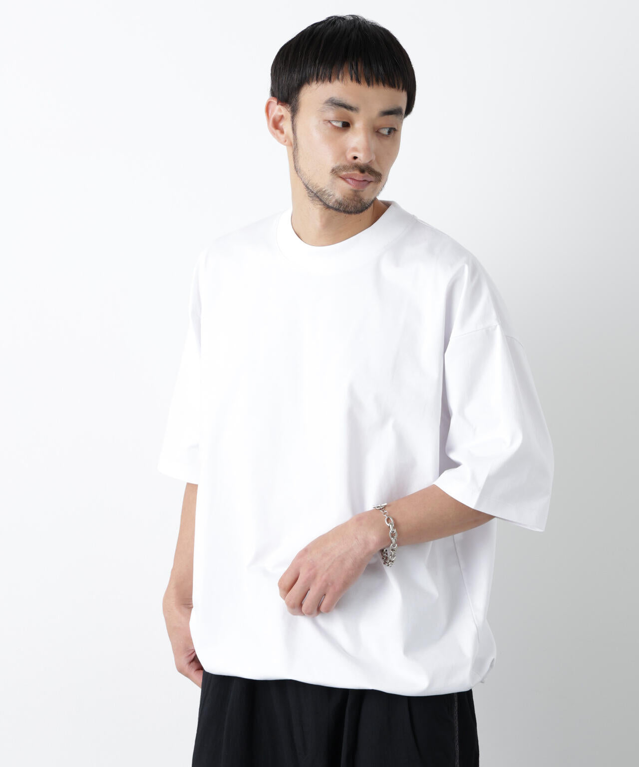 180cm　B:89 W:70 H:91 着用サイズ：L