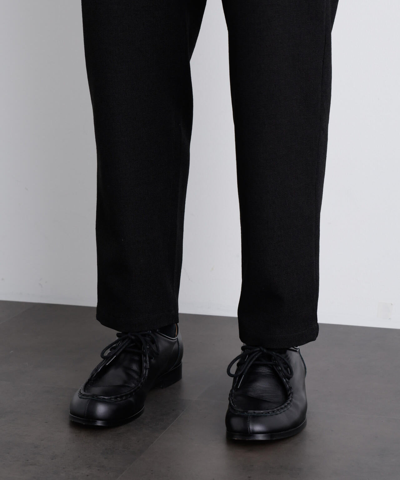 黒いポリエステル製ワイドパンツ BR-P038 Meaningful Continuity」coveross(R) EOS ポリエステルブッチャー