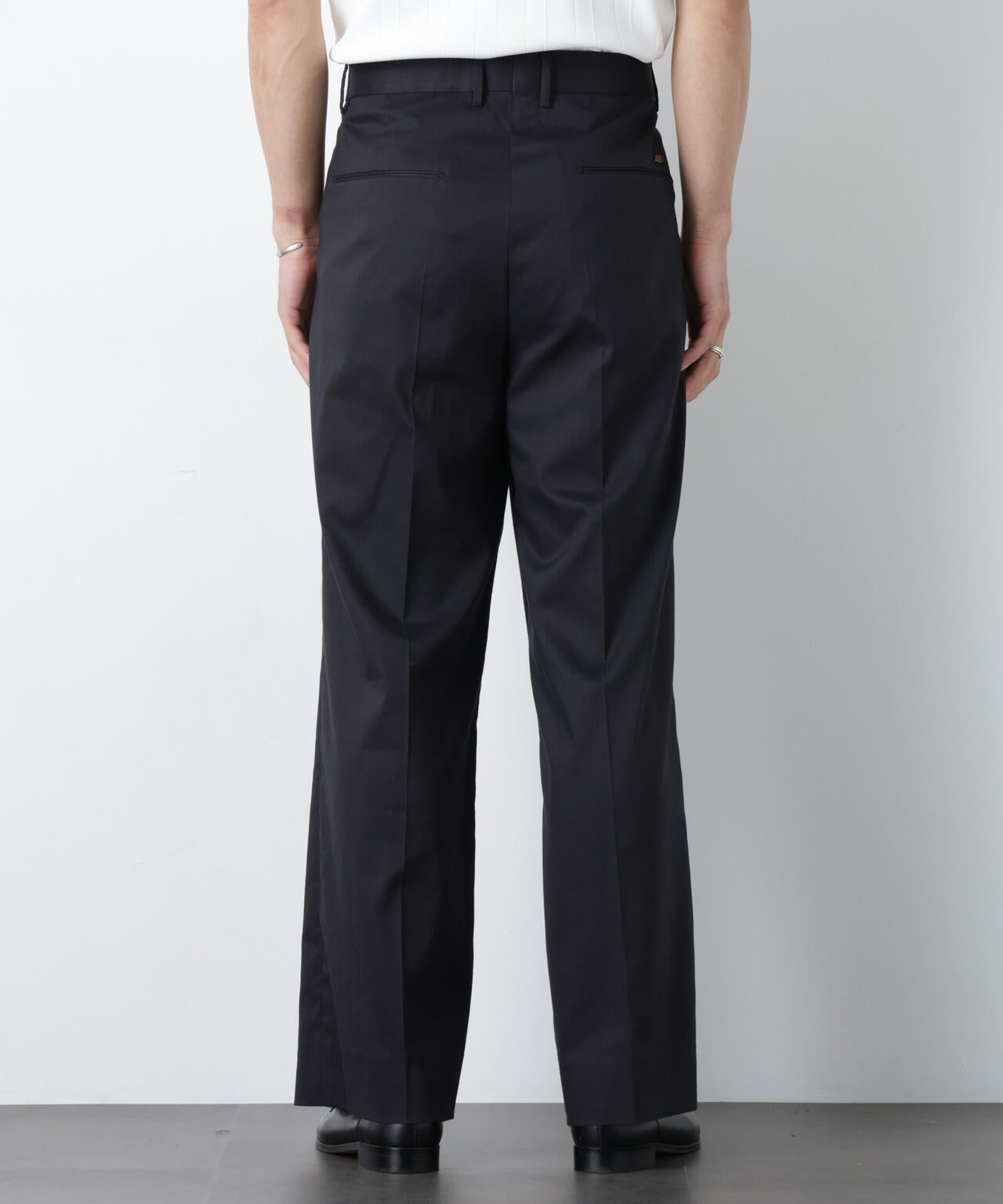 【値下げ】【新品 未使用】AGNON カシミヤ混み　BLACK トラウザーズ ASSEMBLANC」リネンミックス1タックトラウザーズ(セットアップ可)