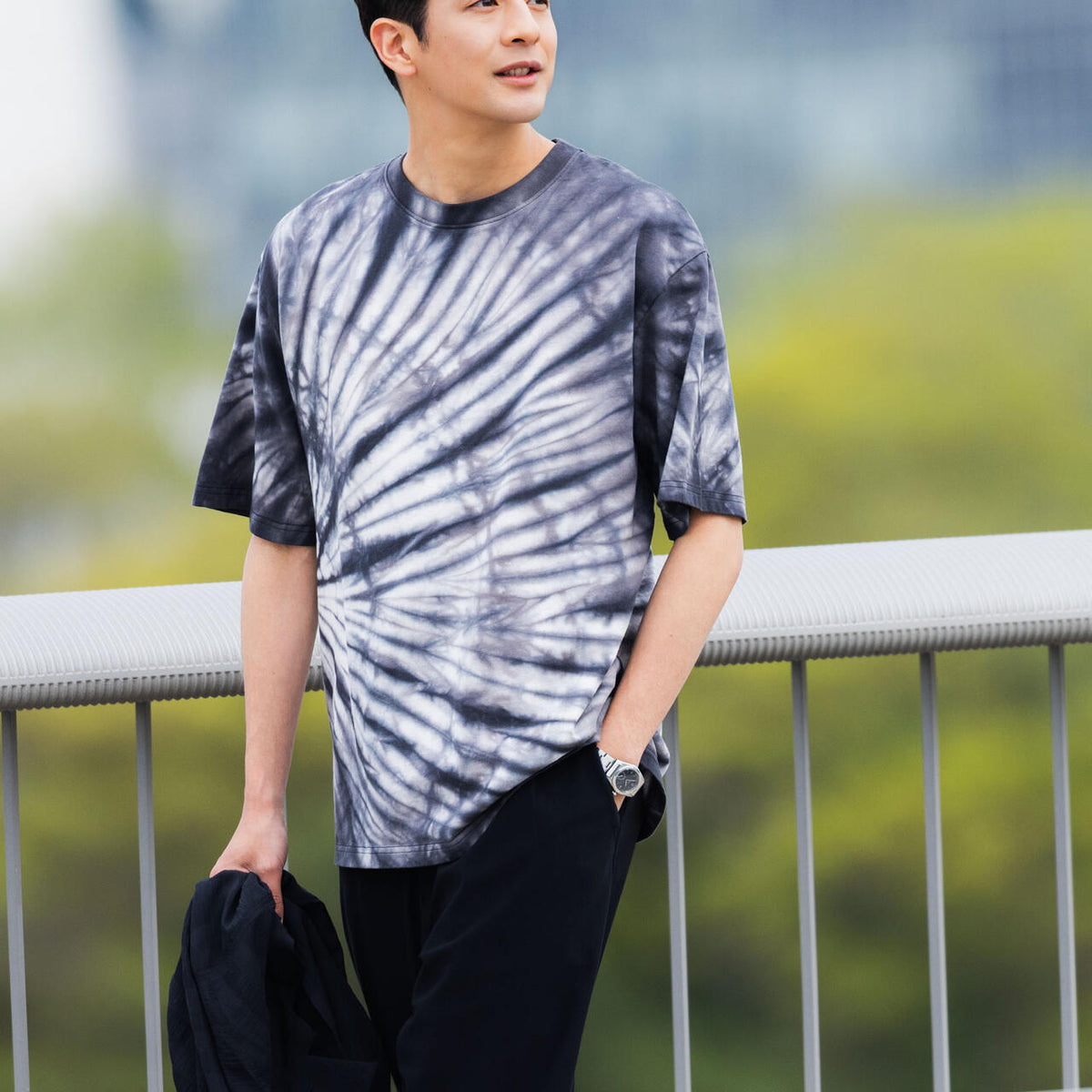 ブラックタイダイTシャツ
