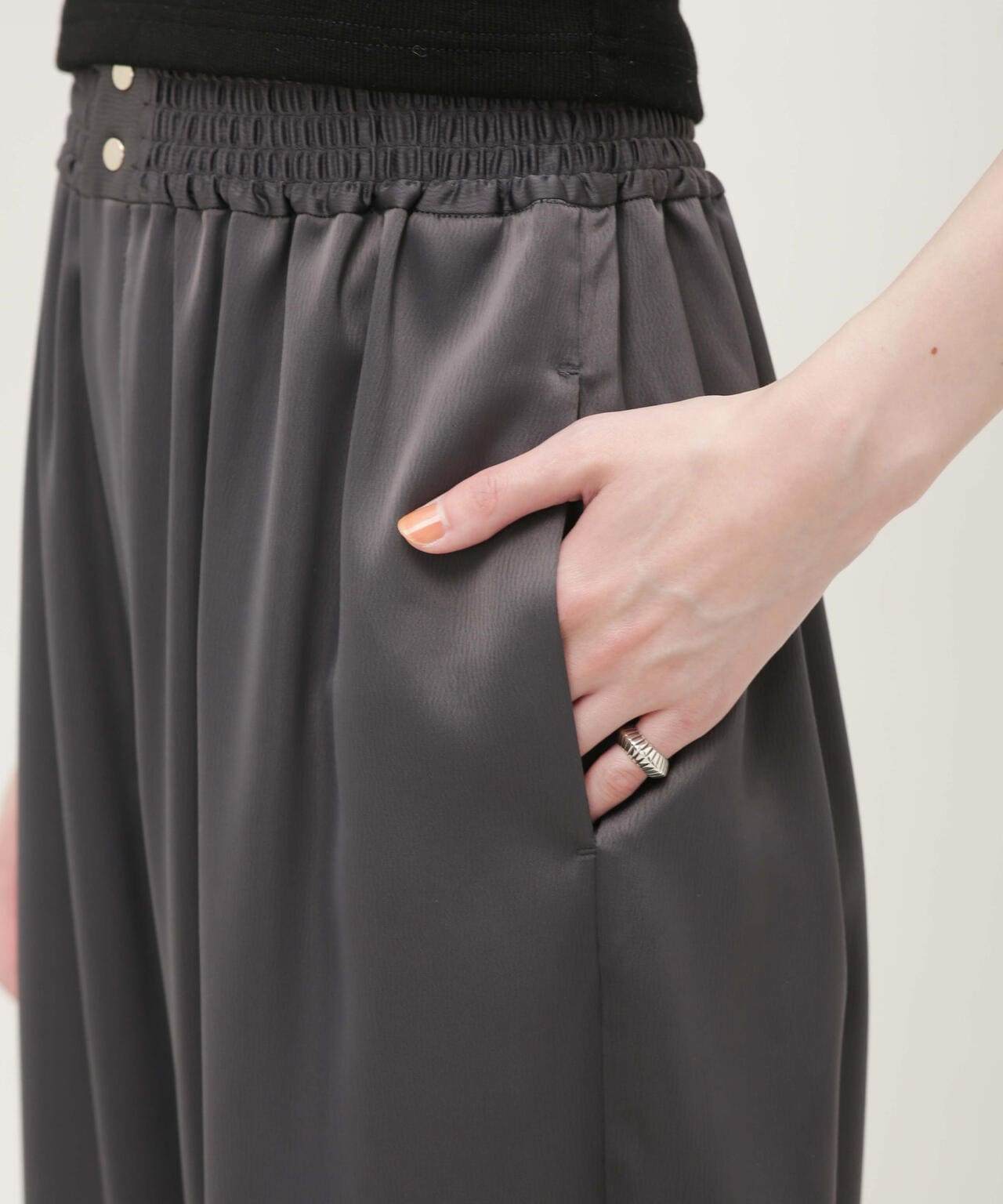 LB.03/クレープサテンイージーパンツ 6693127314