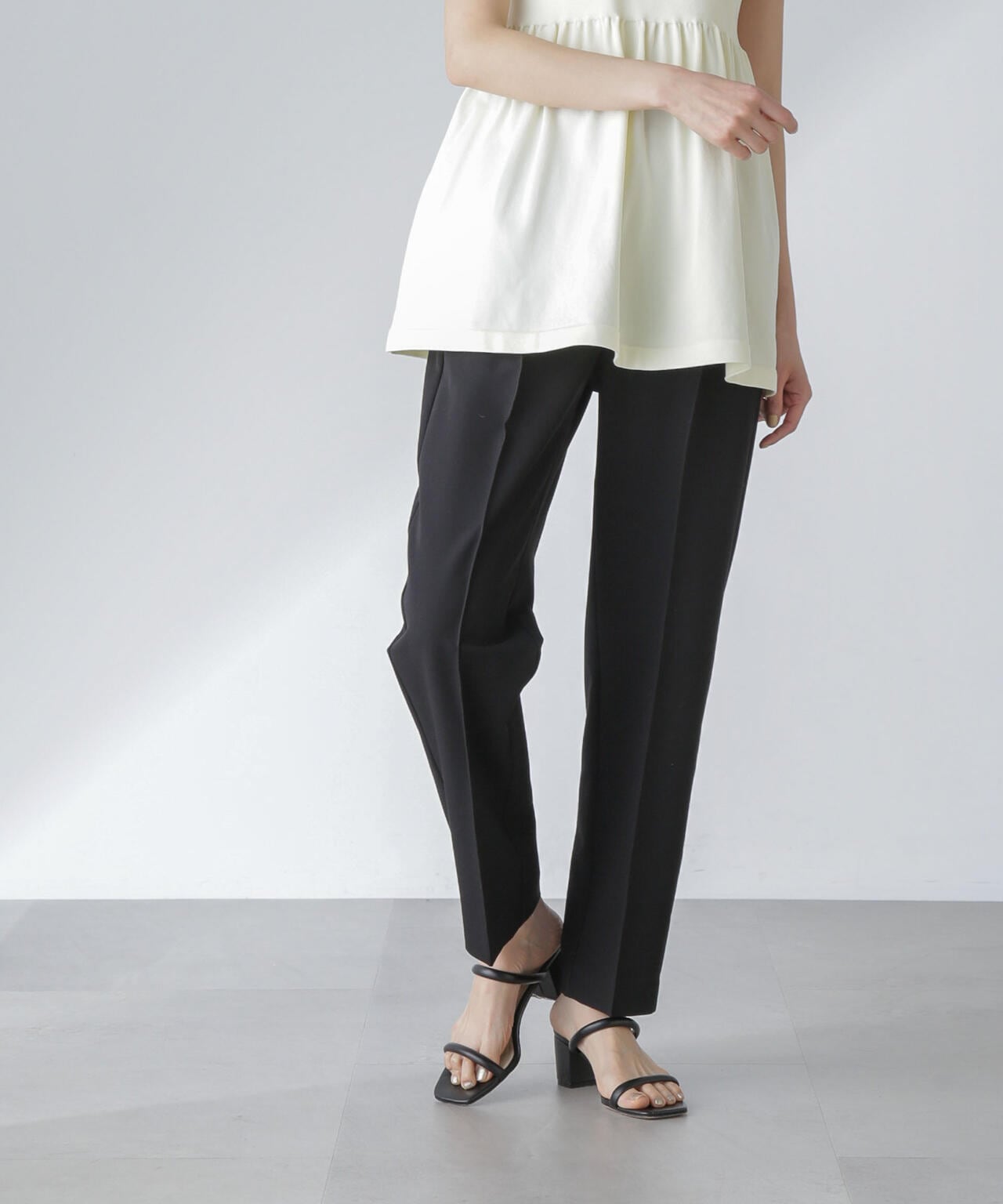 ピンタックイージーテーパードパンツ 6694127310