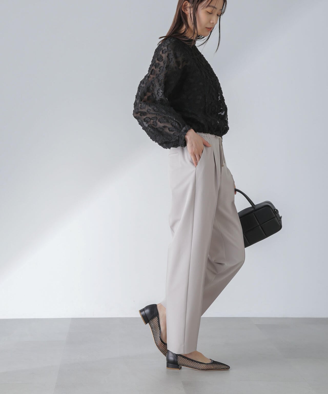 ピンタック イージー テーパード パンツ