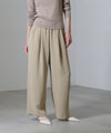 ベージュ