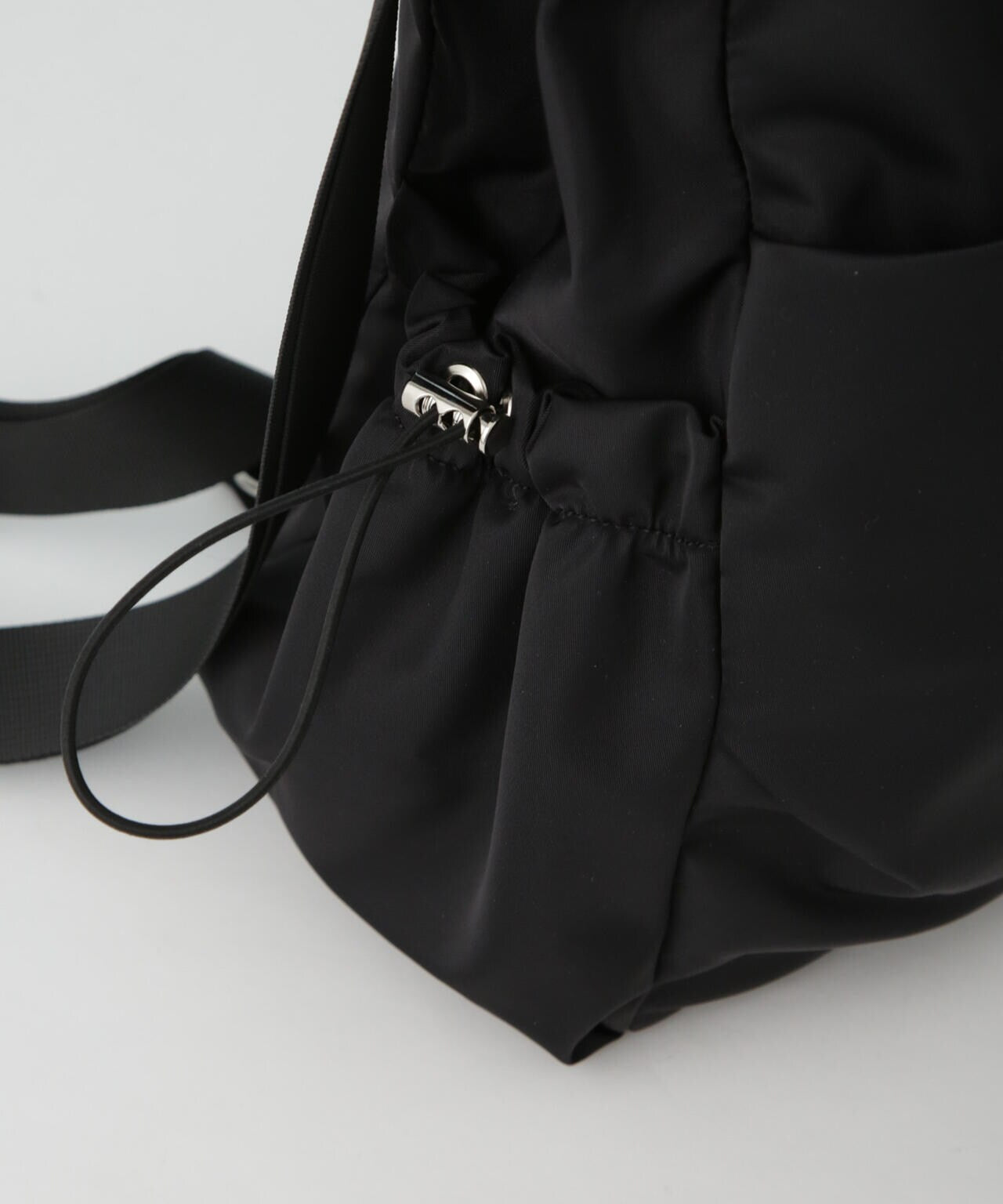 ◎極美品 Darwin リュック 2way 小分け収納 ブラックナイロン 底鋲2 ◎極美品 Darwin リュック 2way 小分け収納 ブラックナイロン 底