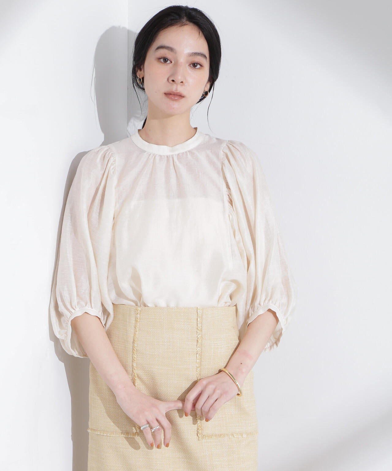 リネン混シアーボリュームスリーブブラウス 6695120317